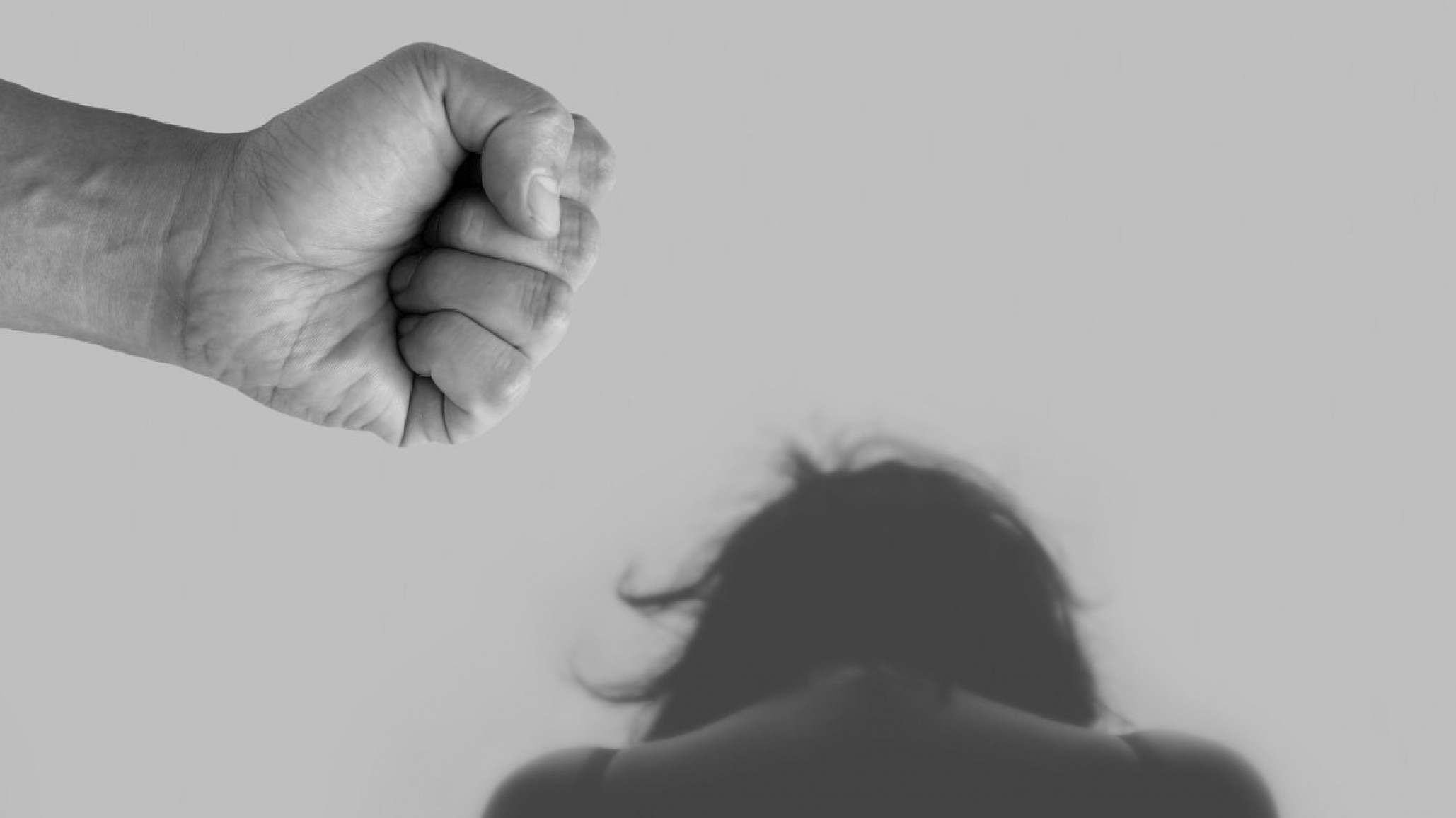 Golpeó a su pareja y cuando llegó la policía puso de escudo a su hija de 2 años