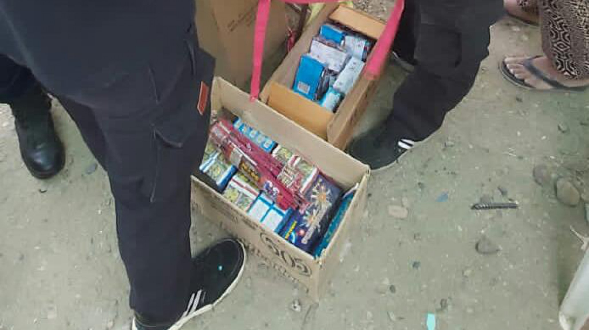 Otra infracción por venta de pirotecnia: Un hombre comercializaba en un stand