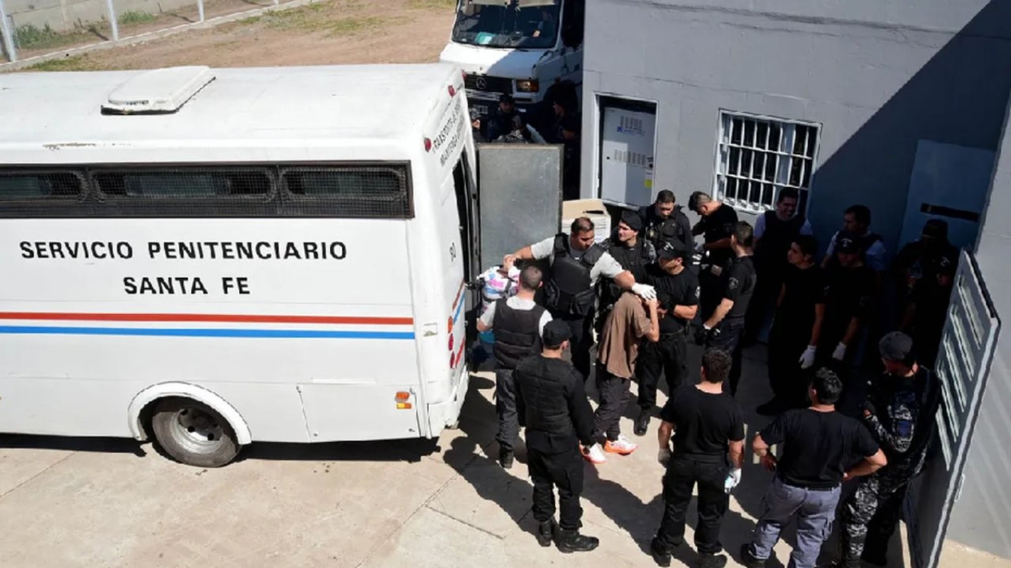 Una familia que fue víctima de robo se encuentra detenida porque los ladrones los denunciaron por “maltrato”