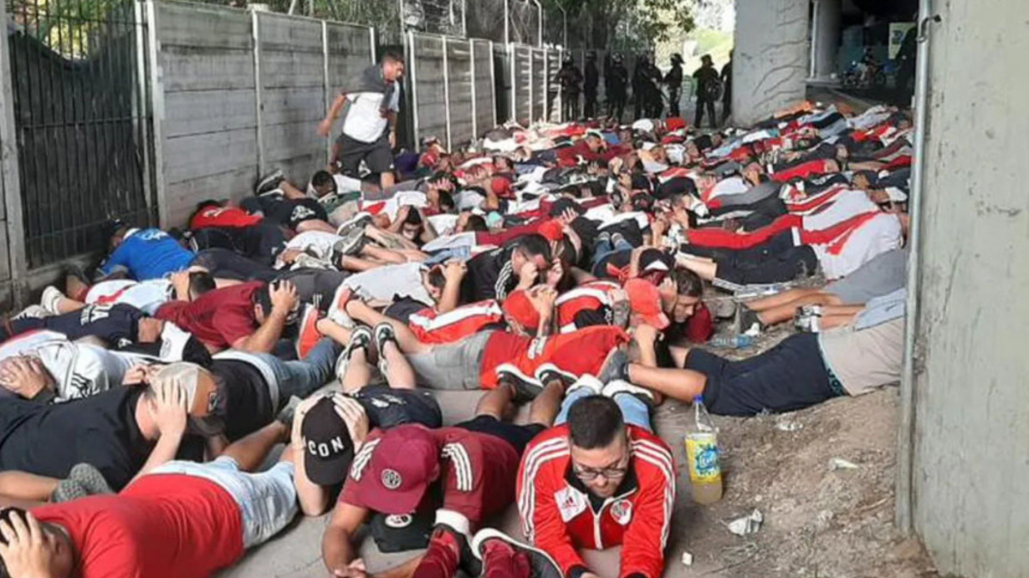 Más de 200 barras de River Plate detenidos con drogas, armas blancas y bengalas