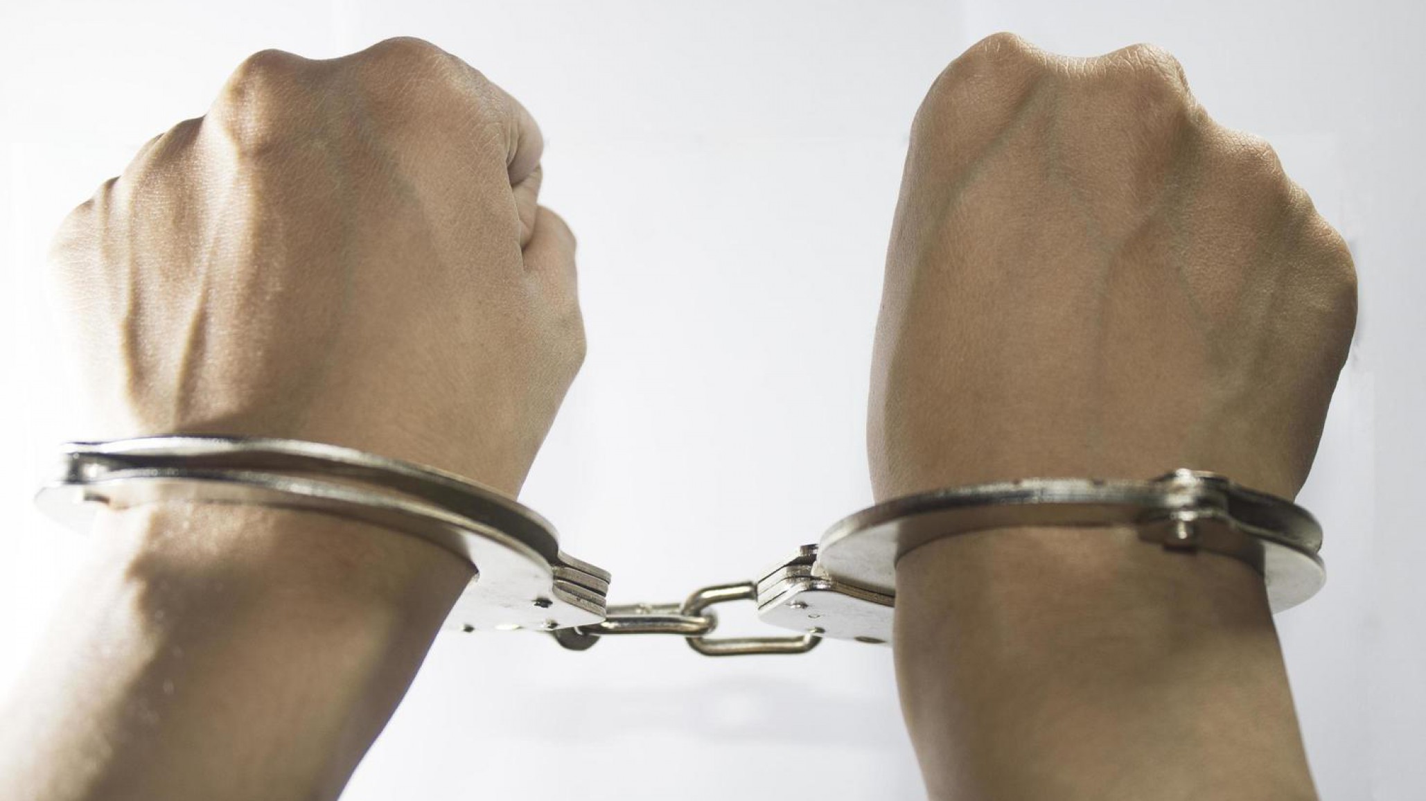 Joven en medio de una caminata fue detenido por pedido de captura