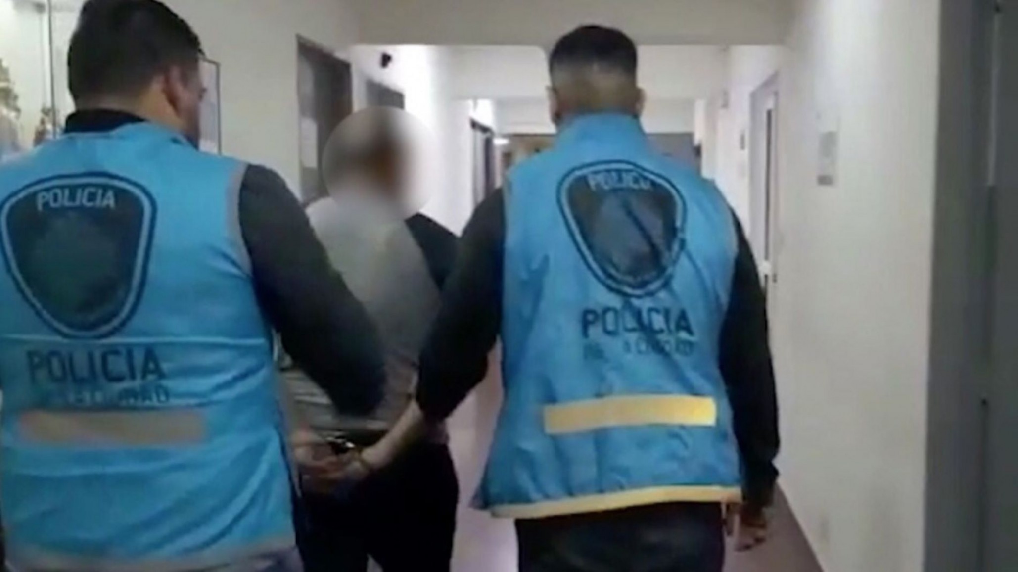 Heladero quedó detenido: estaba prófugo por un crimen y descubrieron que trabajaba en heladería