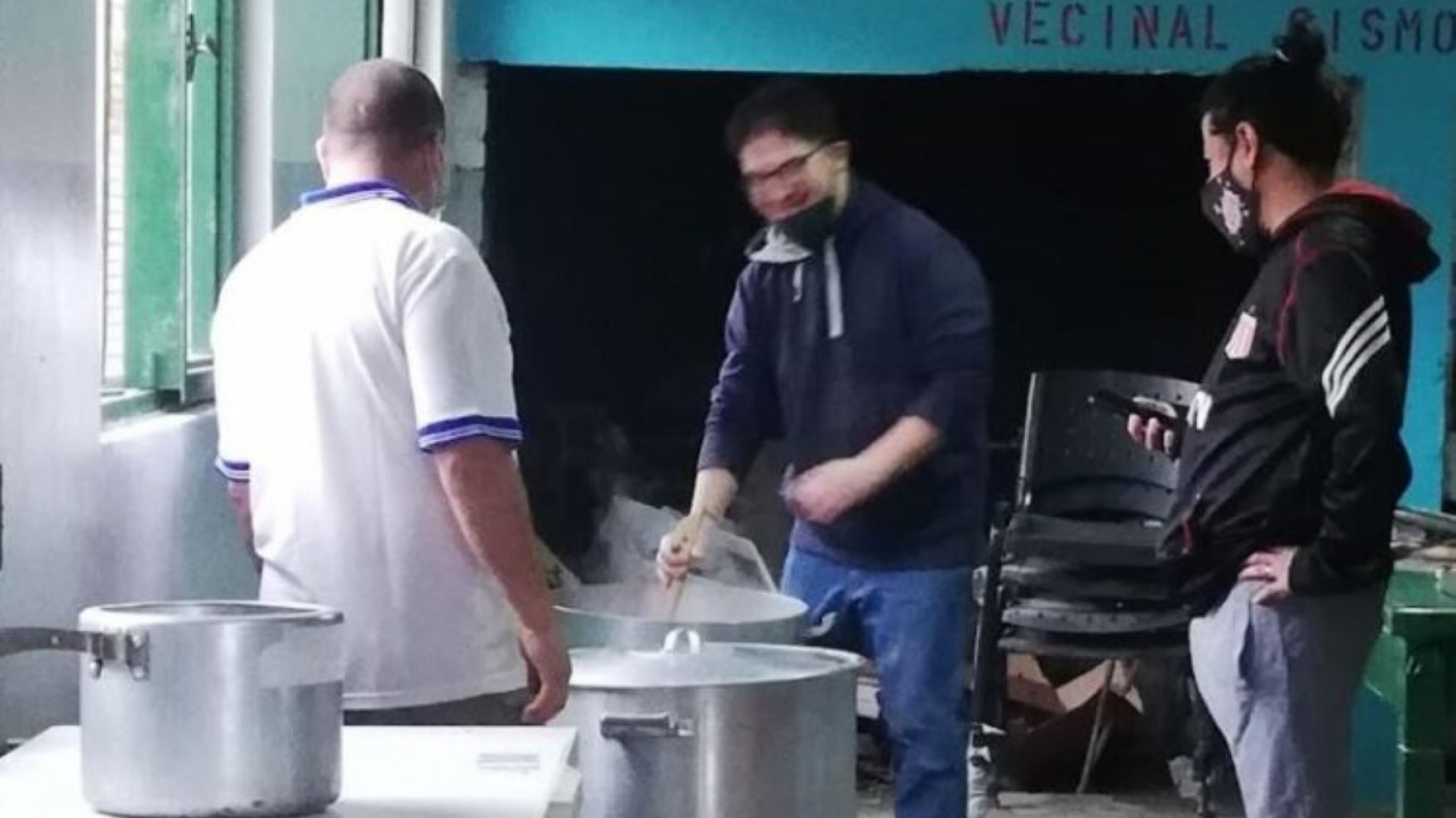 Una vecinal prepara 400 porciones de locro para este 25 de Mayo