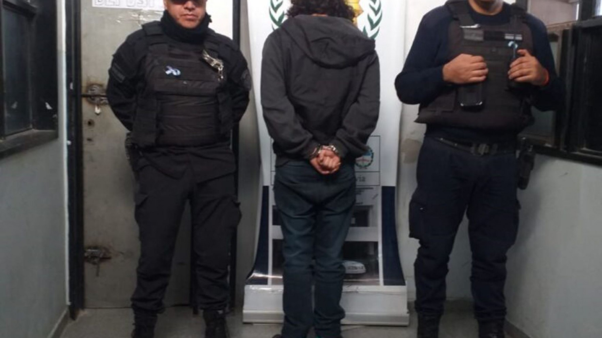 En un control de rutina quedó detenido por desobediencia