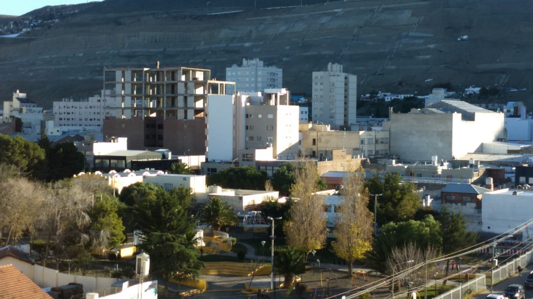 Hay alerta amarilla por vientos fuertes