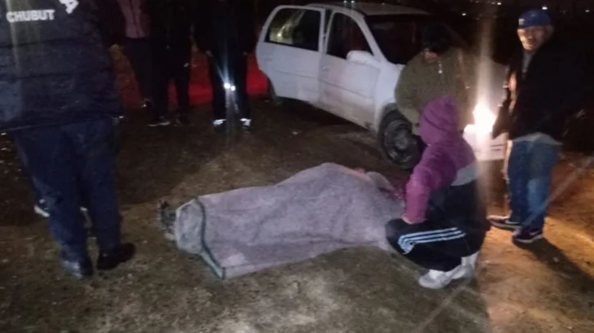 Siguen buscando al conductor del Chevrolet Corsa que se fugó “la persona atropellada está internada”