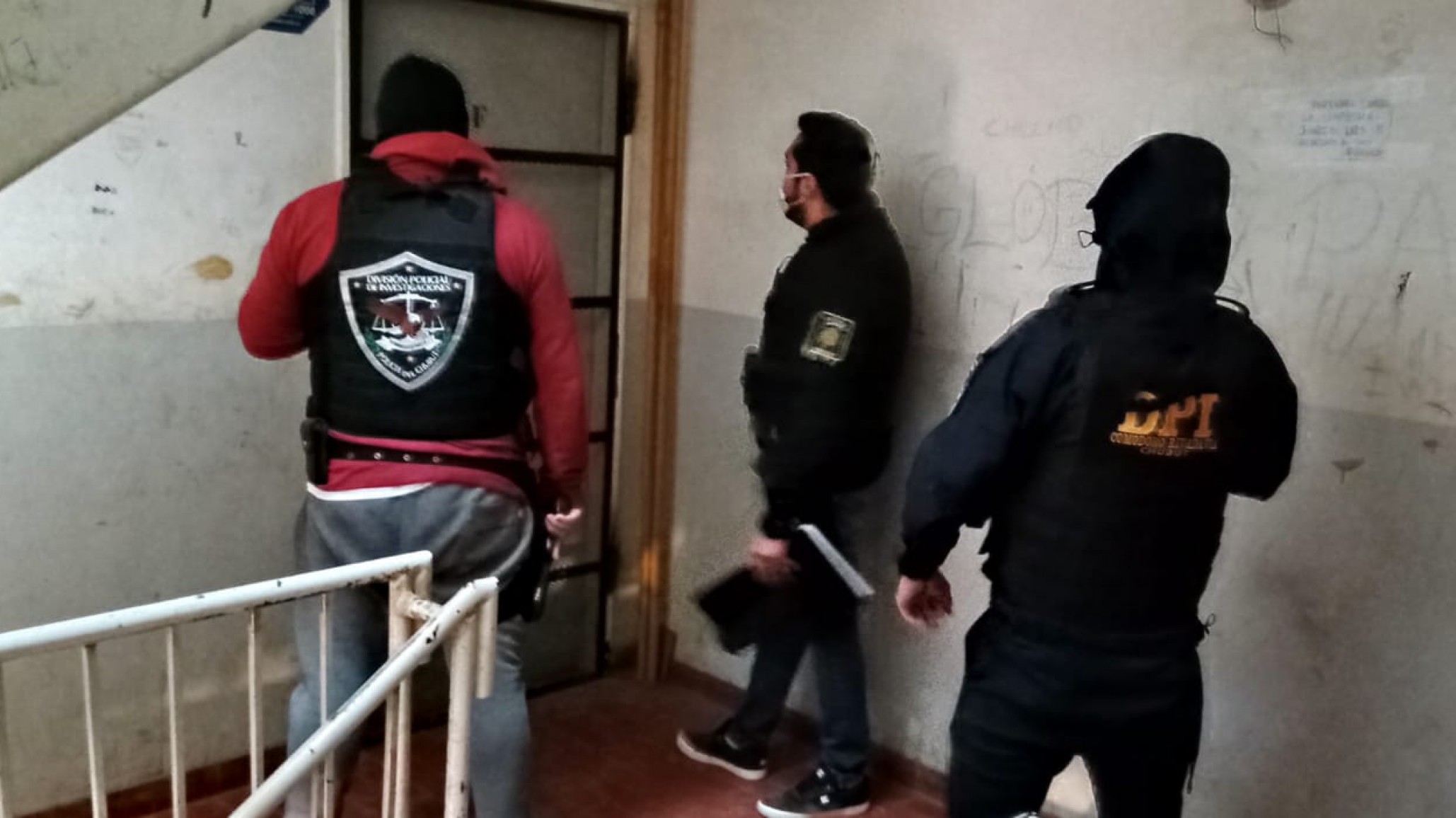 En una camioneta Hilux se movilizaban para robar con inhibidores