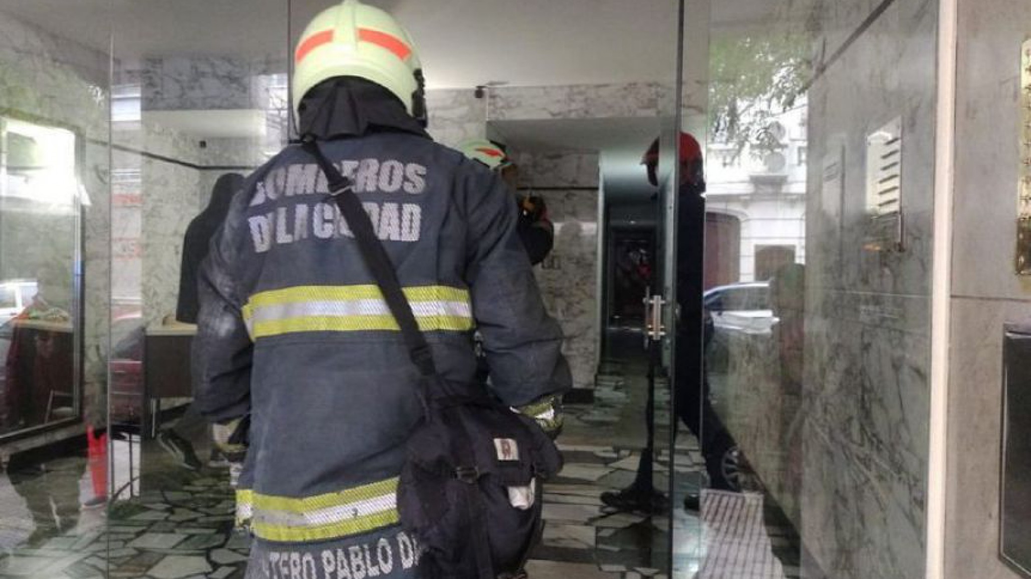 Una mujer falleció al sofocarse con monóxido de carbono en Balvanera, hay 17 intoxicados