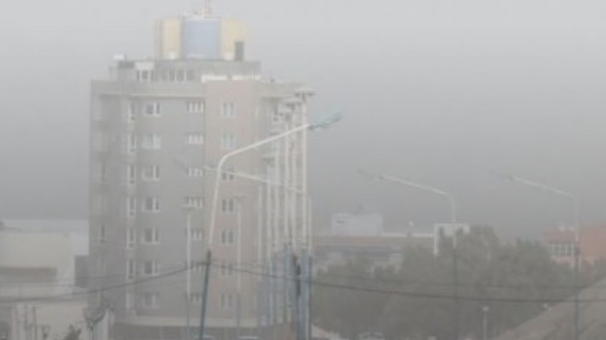 Se espera una jornada con viento y la máxima llegará a 13º