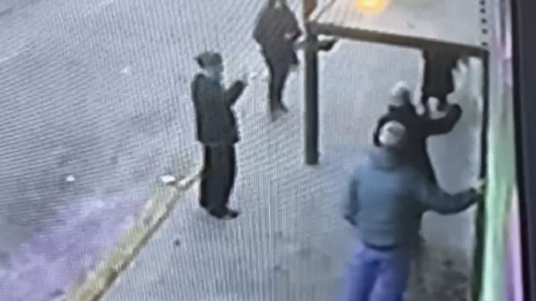 Fanáticos religiosos se reunieron en boliche gay y realizaron un exorcismo “para curarlos”