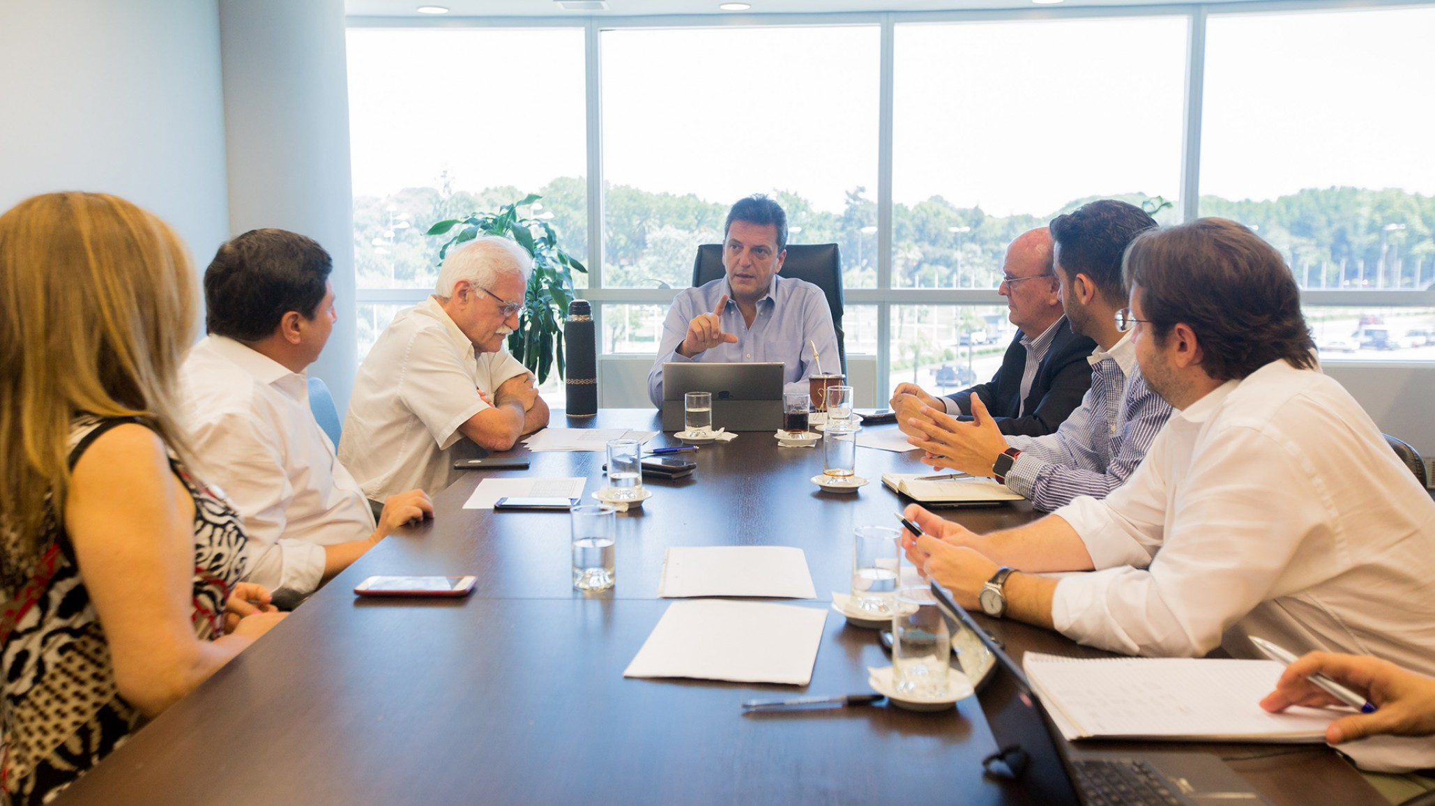 Sergio Massa evalúa lanzar dos bonos de $15 mil para los trabajadores del sector privado