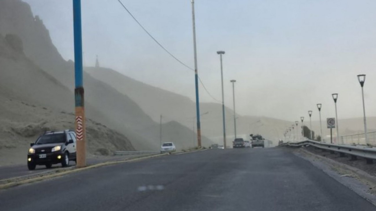 Comodoro: viento con ráfagas de más de 90 km/h y cortes de luz dejaron semáforos fuera de servicio