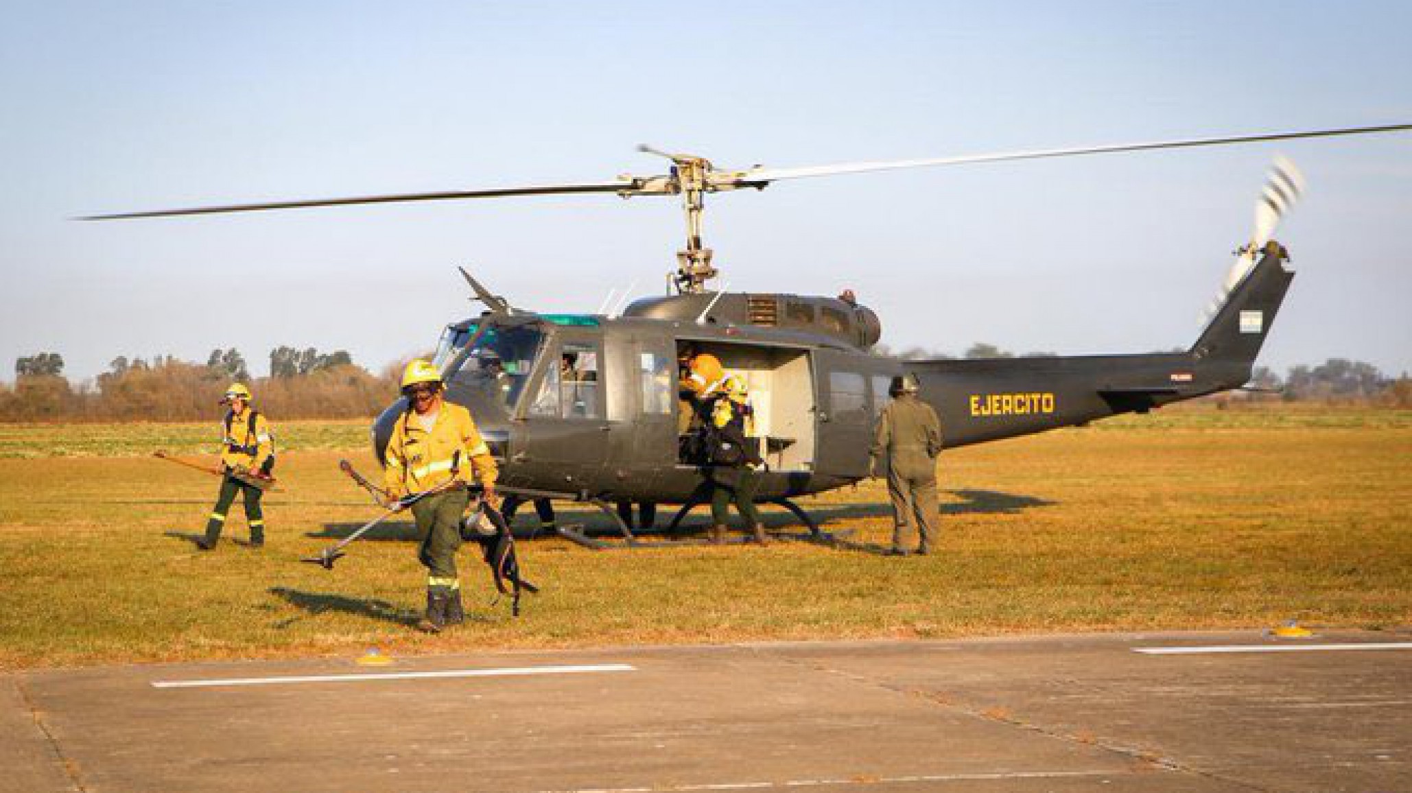 Las Fuerzas Armadas y el Ministerio de Ambiente se sumaron al combate sobre los incendios en las islas del Delta