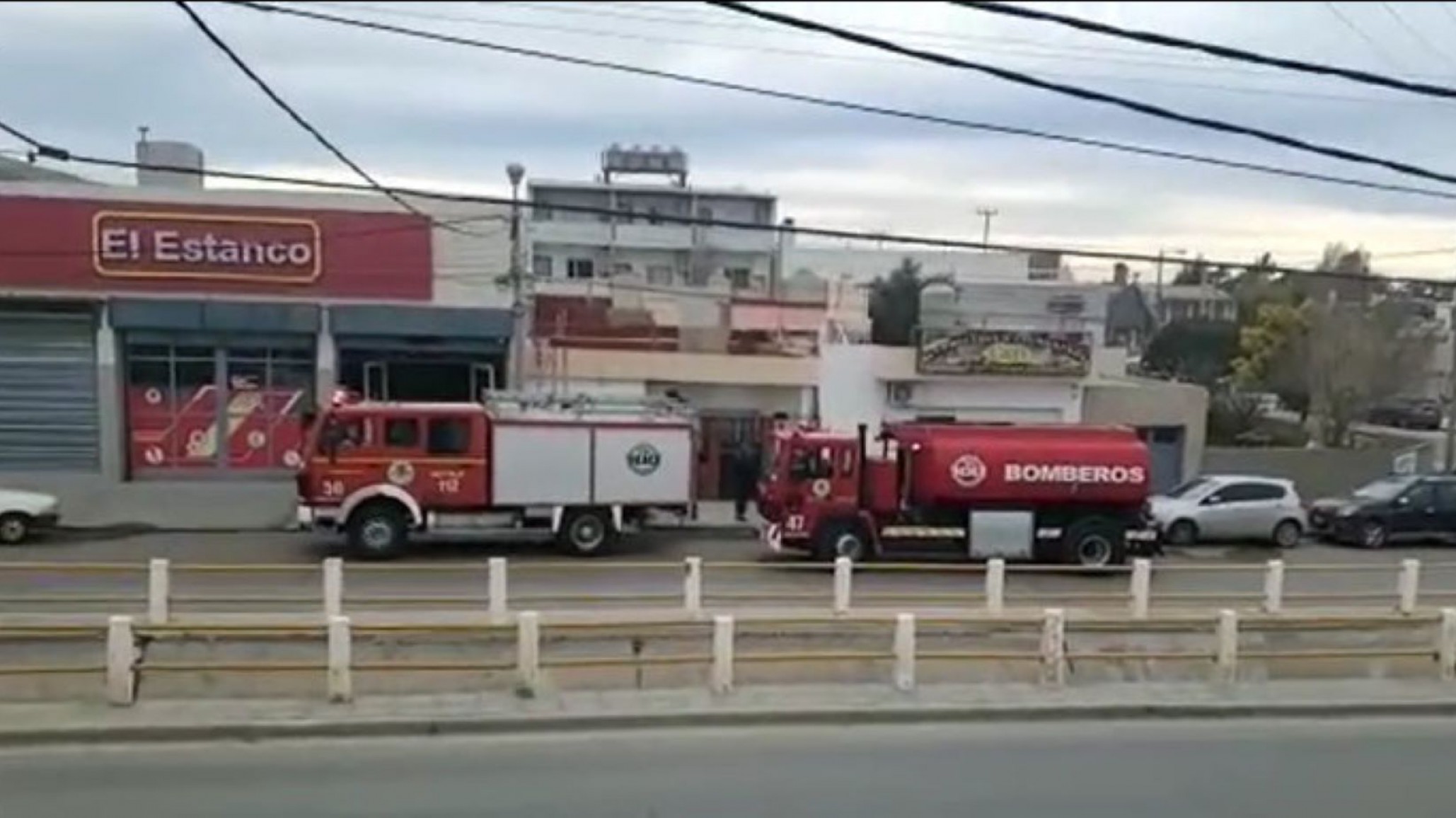 Incendio en librería “El Estanco”: dos dotaciones de bomberos prestaron servicios