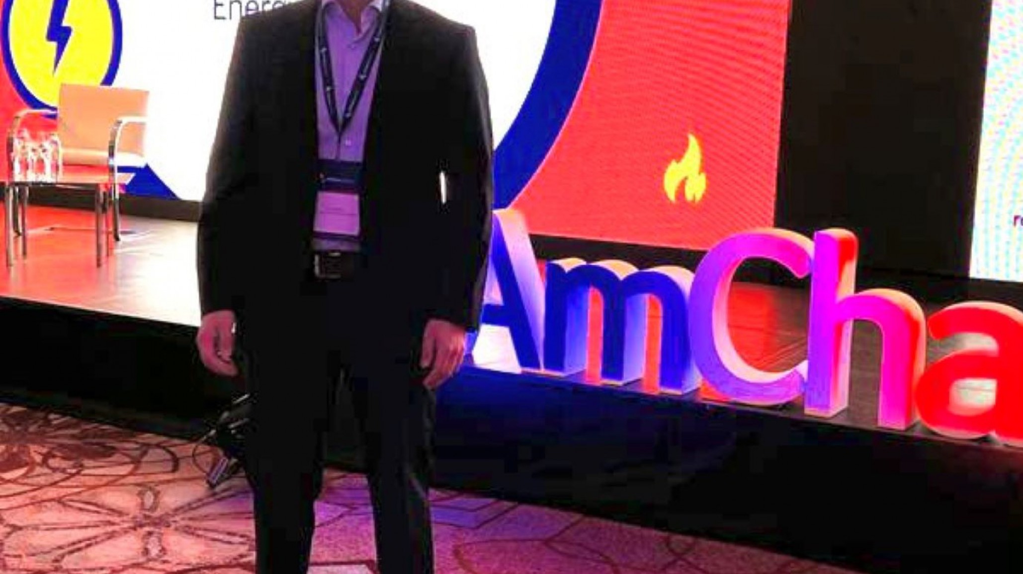 Issa Pfister en Foro “escuché e intercambié propuestas de energías renovables para el crecimiento de Comodoro”