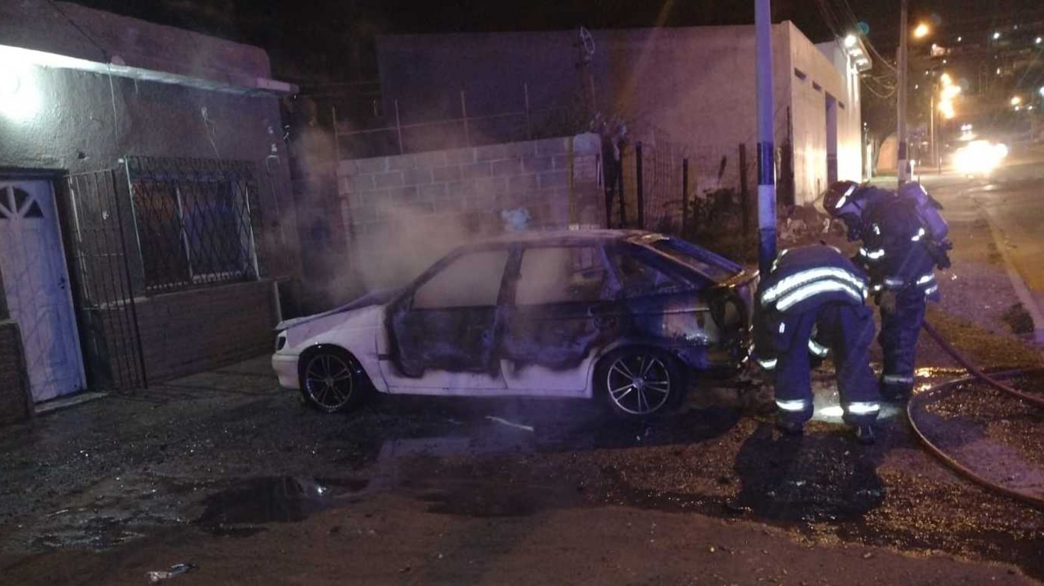 Incendiaron auto estacionado y la dueña “no quiso denunciar”