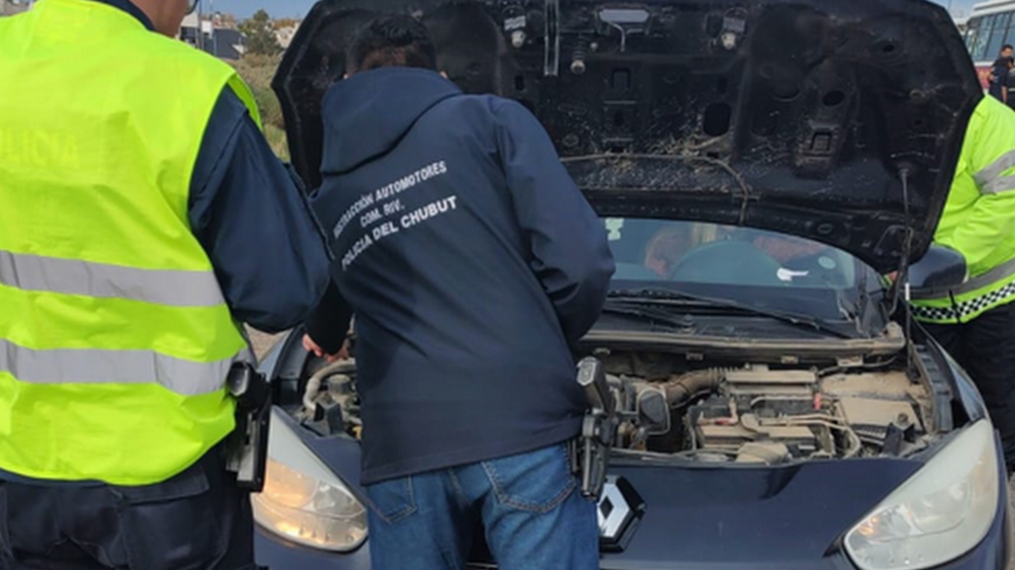 Conductora manejaba con documentación falsificada y le secuestraron el auto