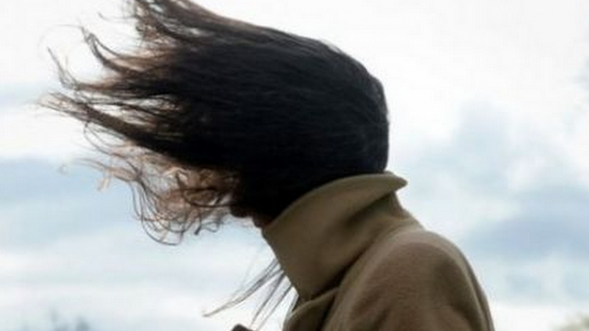 Se esperan ráfagas de viento de hasta 106 km/h este lunes