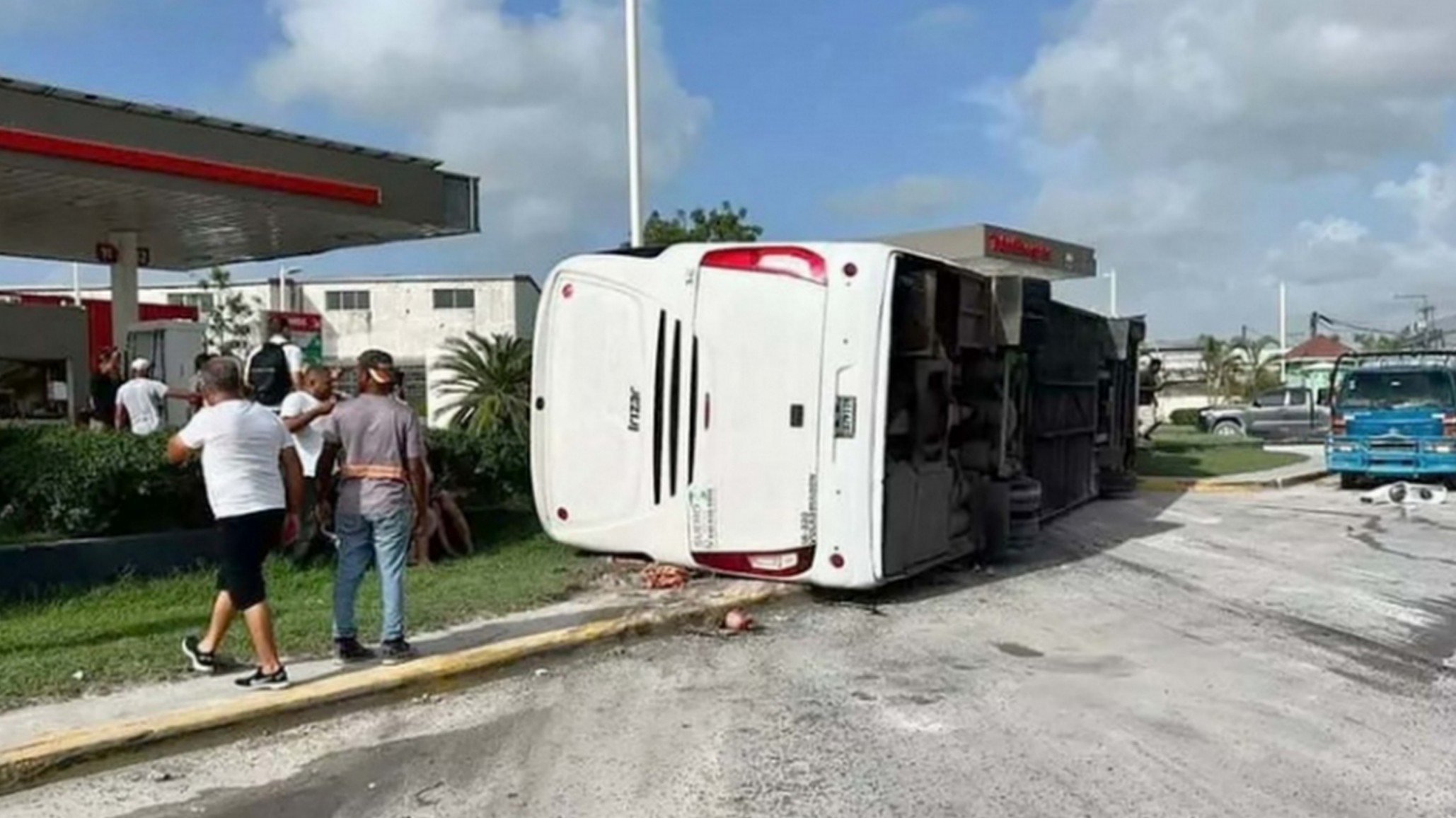 Ya son tres los argentinos muertos por el vuelco de un micro en Punta Cana
