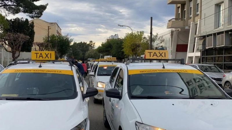 "Trabajamos para no fundirnos": taxistas advierten caída del 50% y tarifas desactualizadas