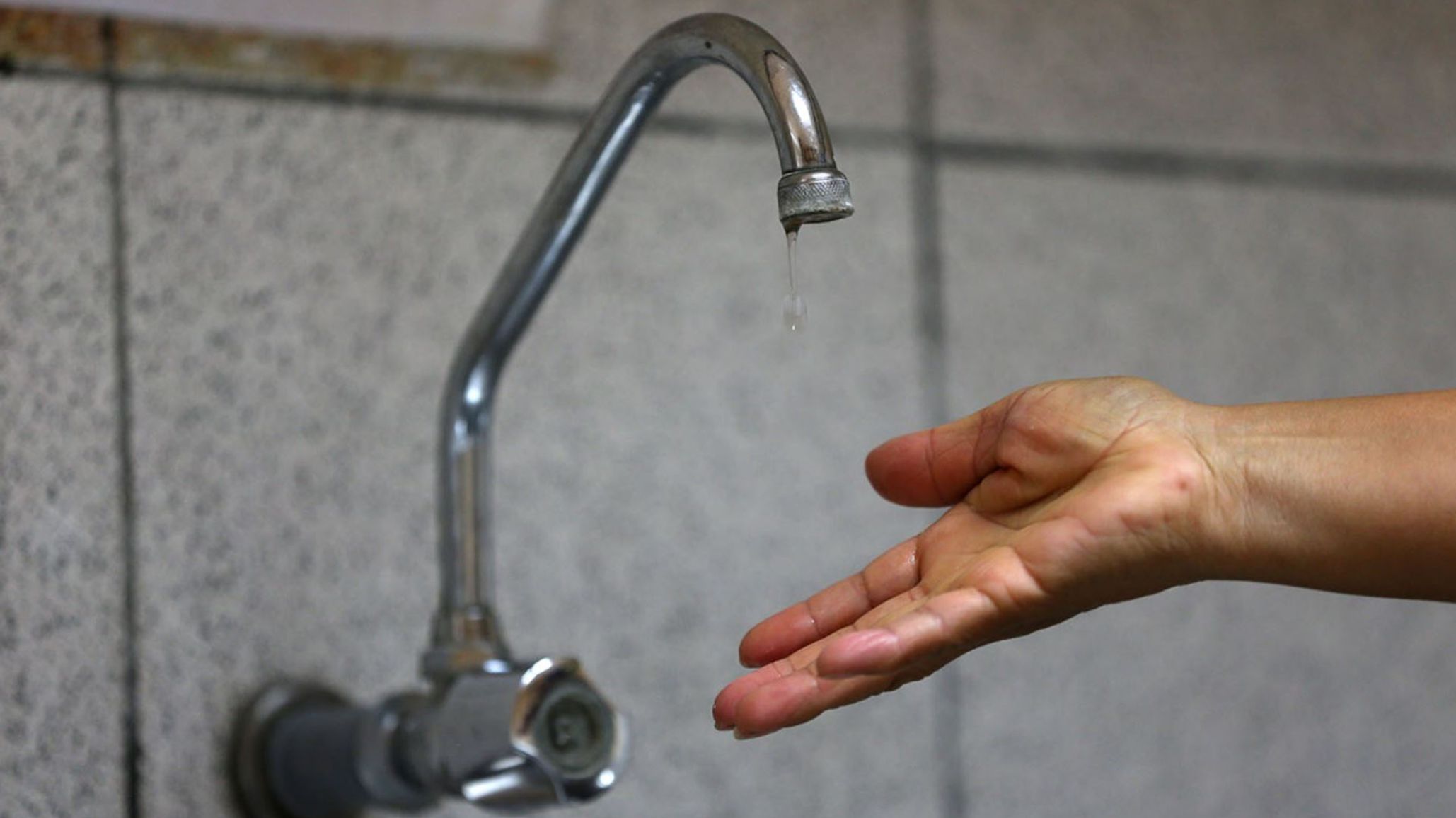 Por una falla en el acueducto habrá un corte de agua de 18 horas en Comodoro