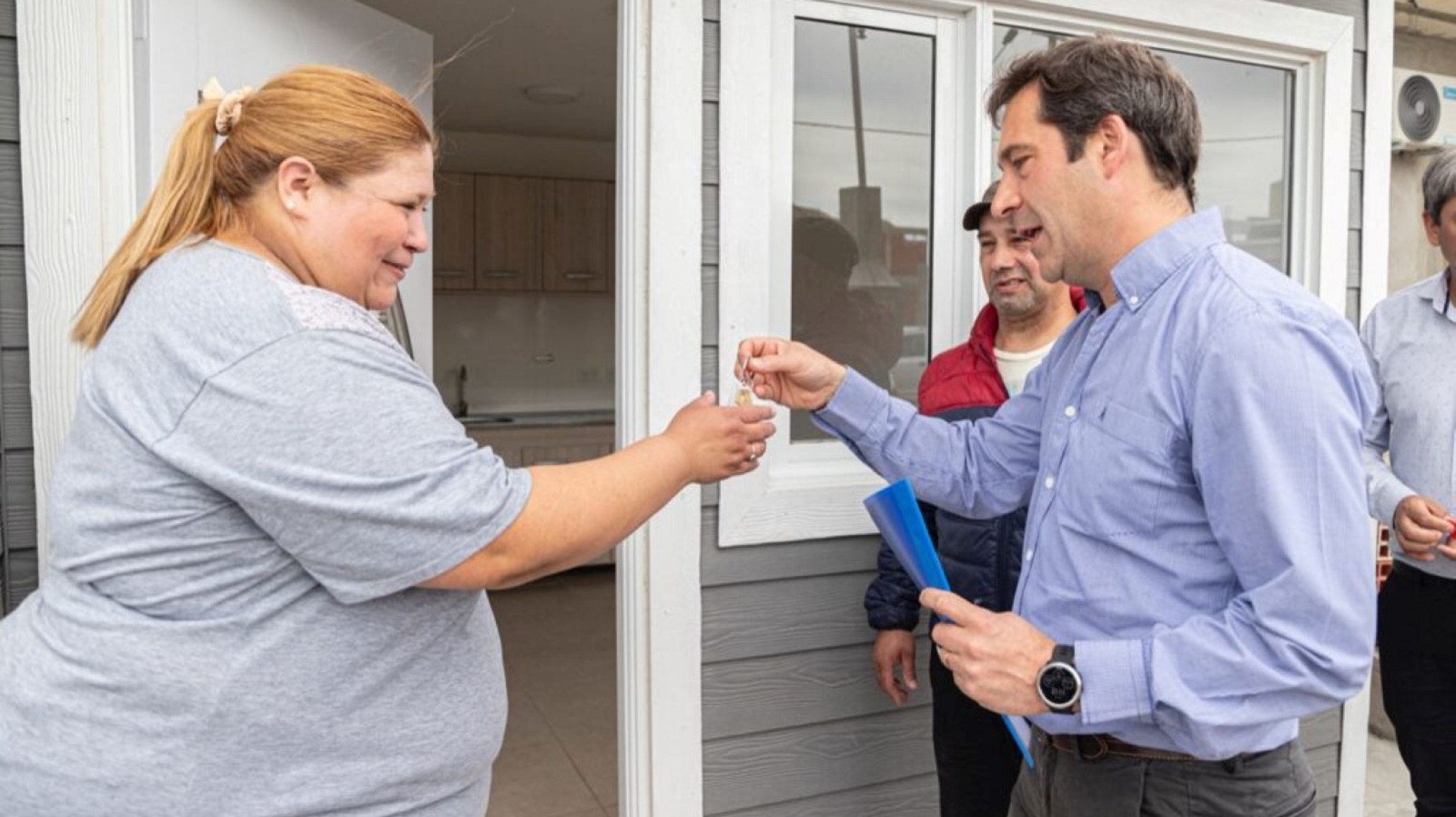 Luque entregó otras dos viviendas sociales “ya son 36 los inmuebles otorgados durante el 2022”