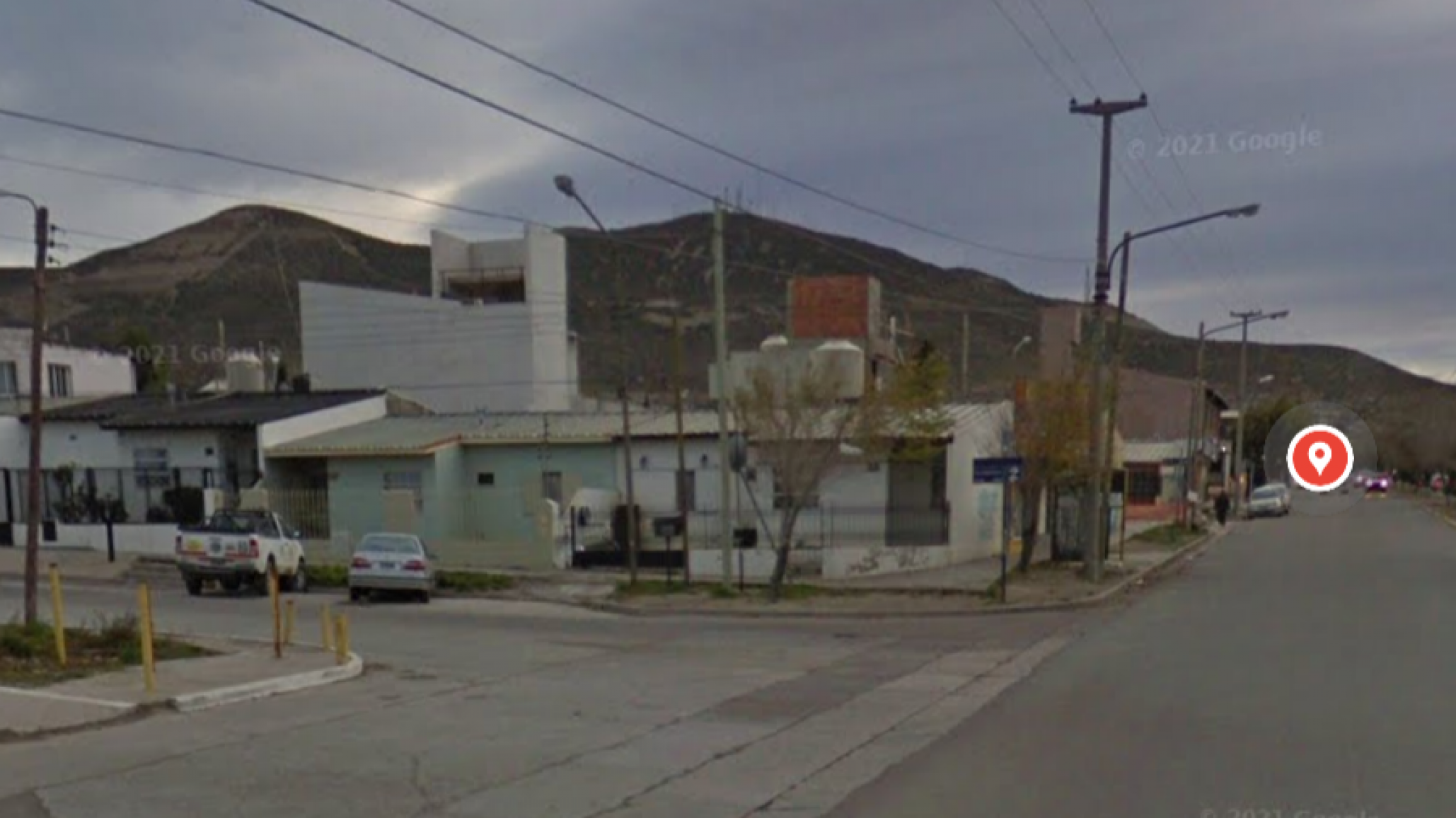 Una mujer chocó y terminó con una herida en la cabeza