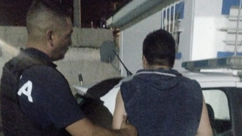 “El pescador pescado”: lo arrastró la marea y después del rescate quedó detenido