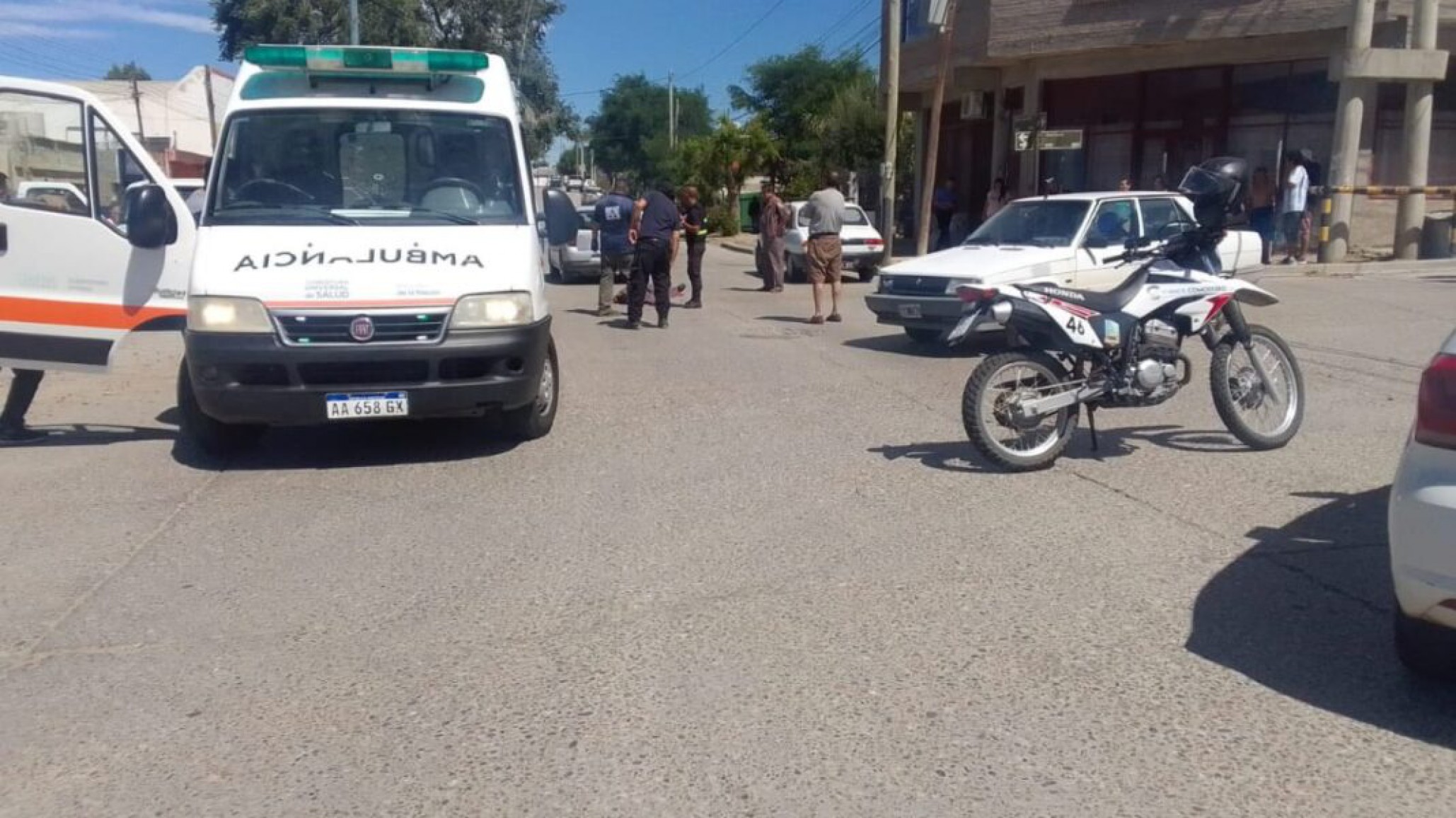 Hombre se descompensó tras accidente y la ambulancia demoró