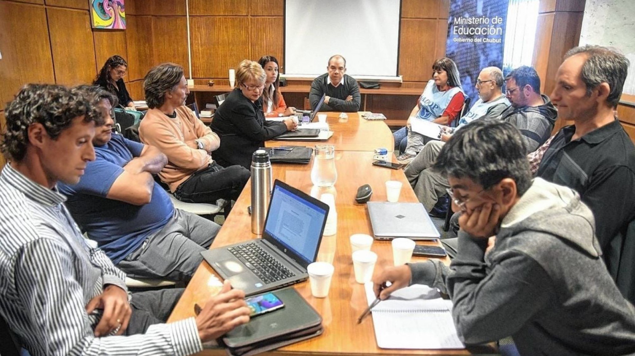 Paritaria docente en Chubut: Cuatro de los cinco gremios firmaron el acuerdo propuesto por el Gobierno