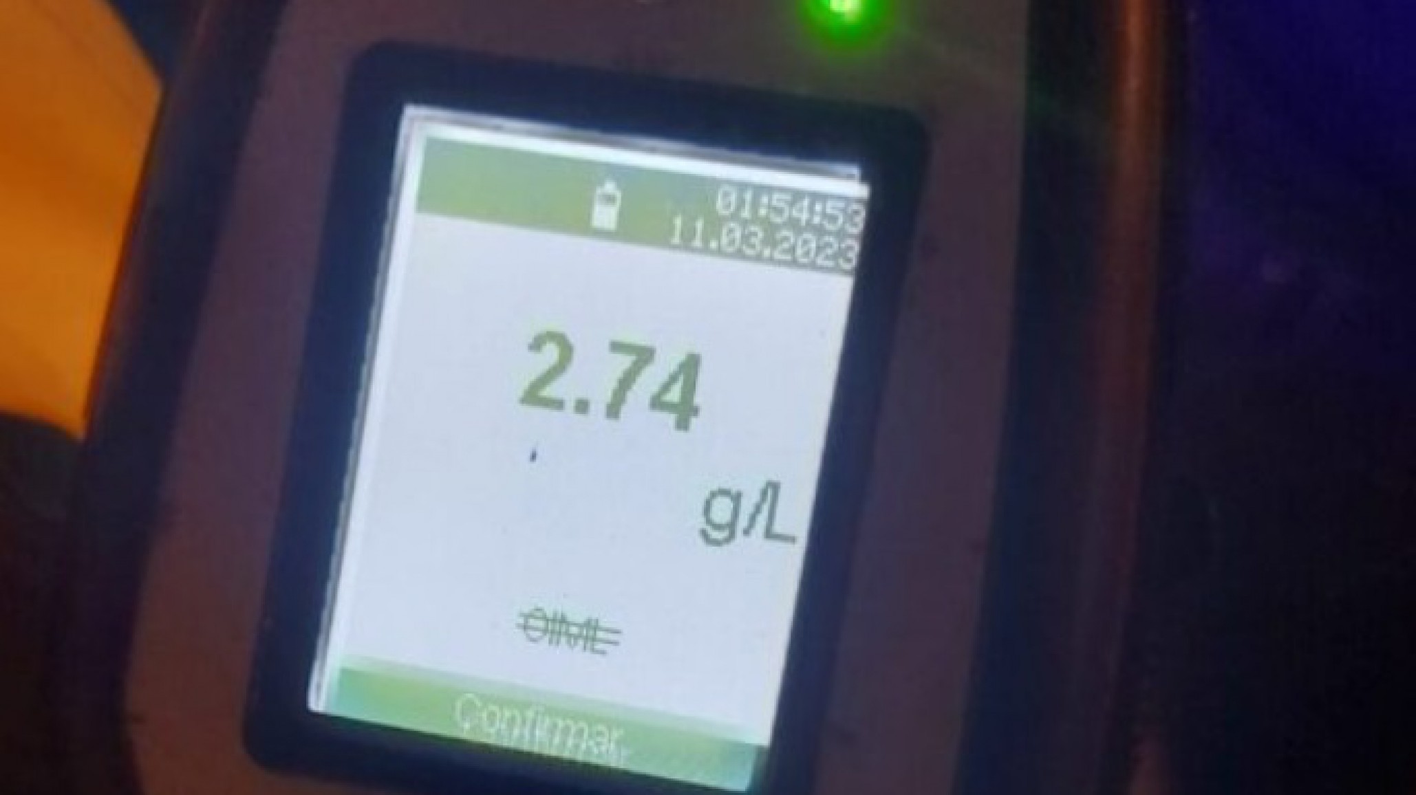 Ebrio con 2.74 g/l de alcohol en sangre pasó el semáforo en rojo, chocó y se negó a entregarse