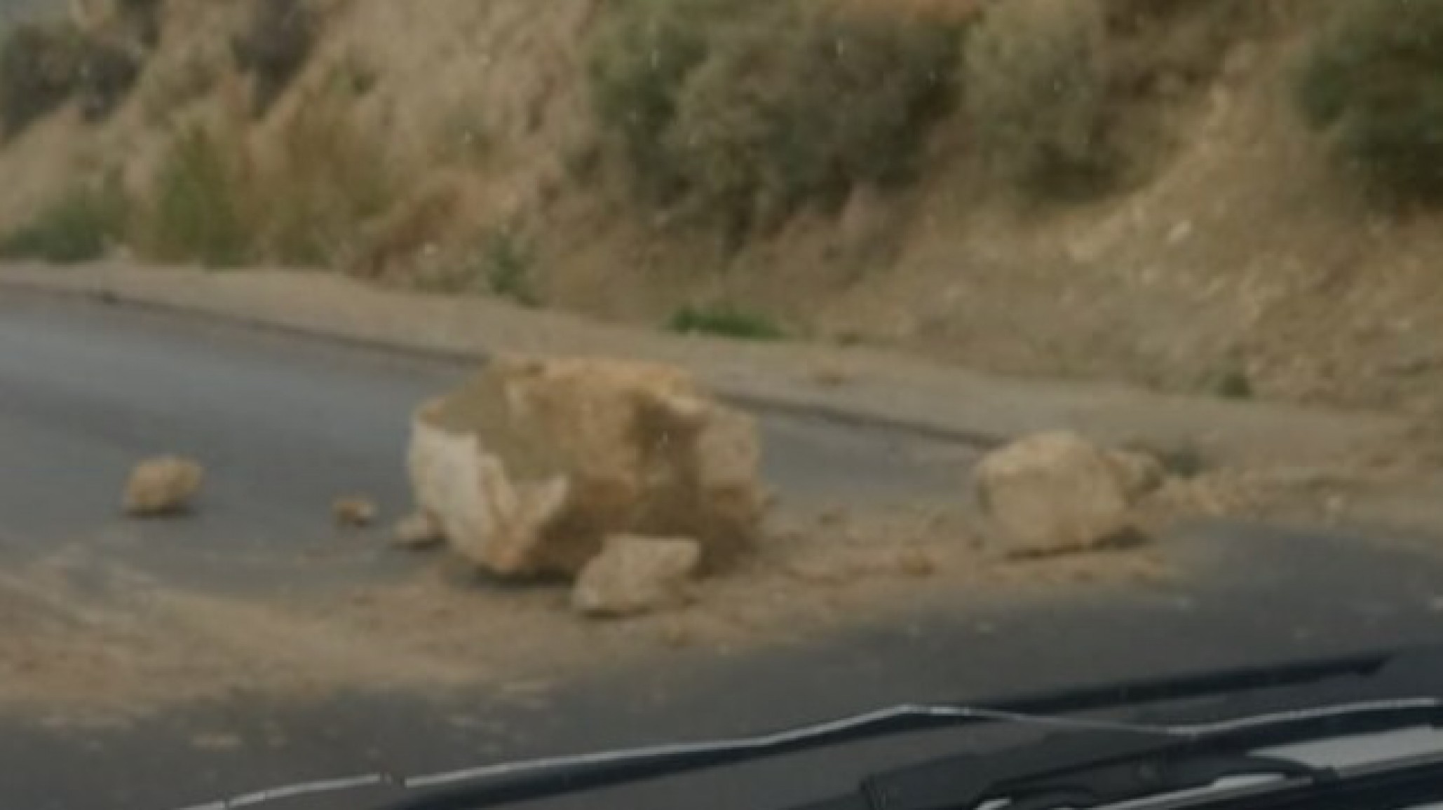 Ruta 3: Hubo un desprendimiento de Rocas