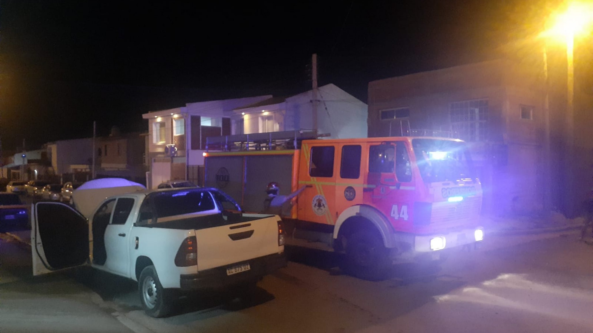 Investigan incendio a camioneta de sindicalista, la dejó estacionada y quedó en llamas
