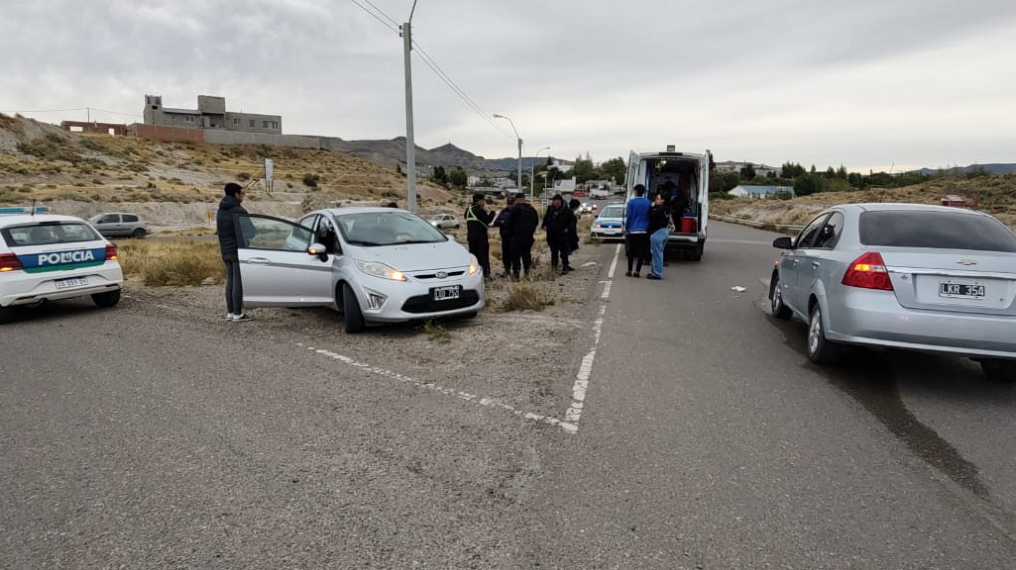 Una mujer resultó herida en choque en una rotonda