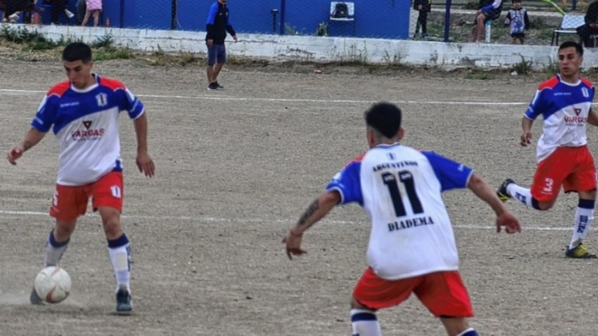 Suspendió el fútbol local por el viento