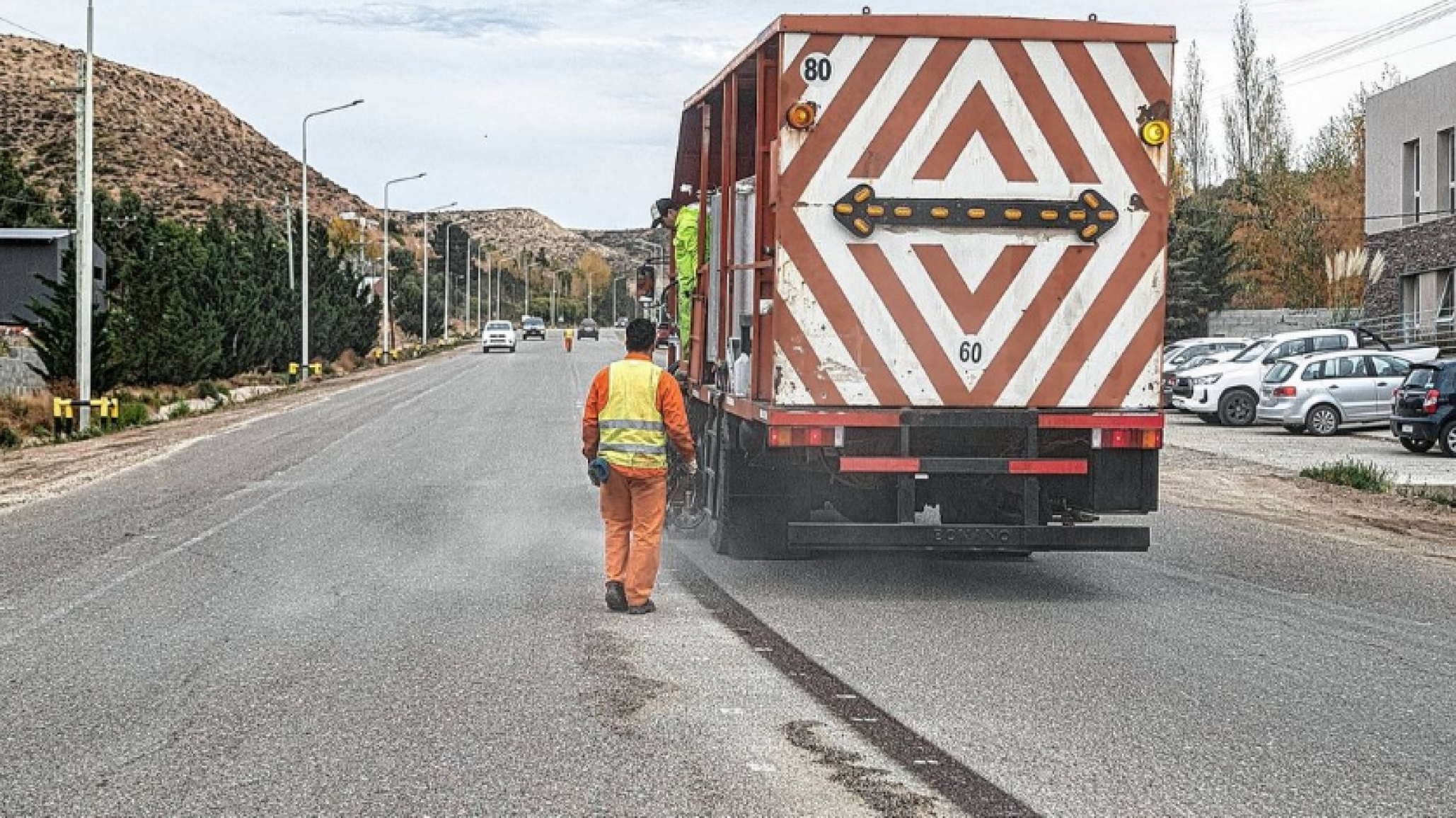 Camino Roque González: empezó la obra de pintado y demarcación