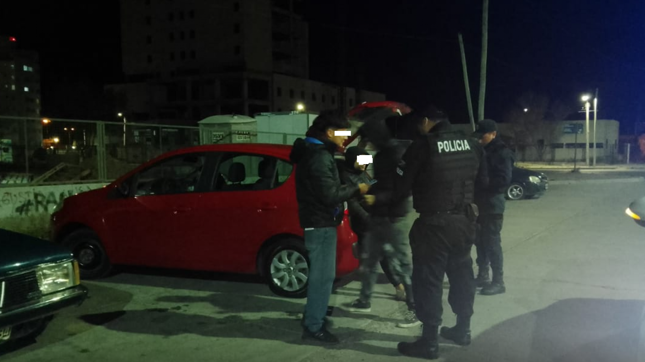 Dos ebrios detenidos por disturbios en estación de servicio