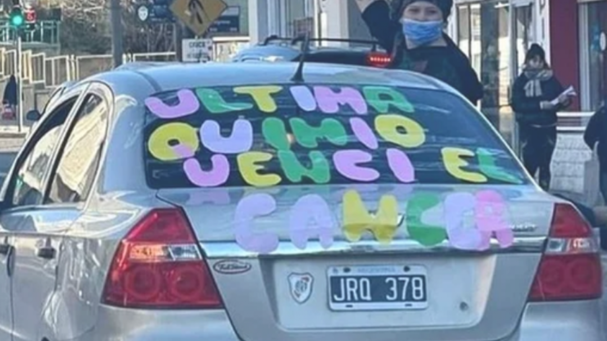 Una comodorense superó el cáncer y celebró en caravana