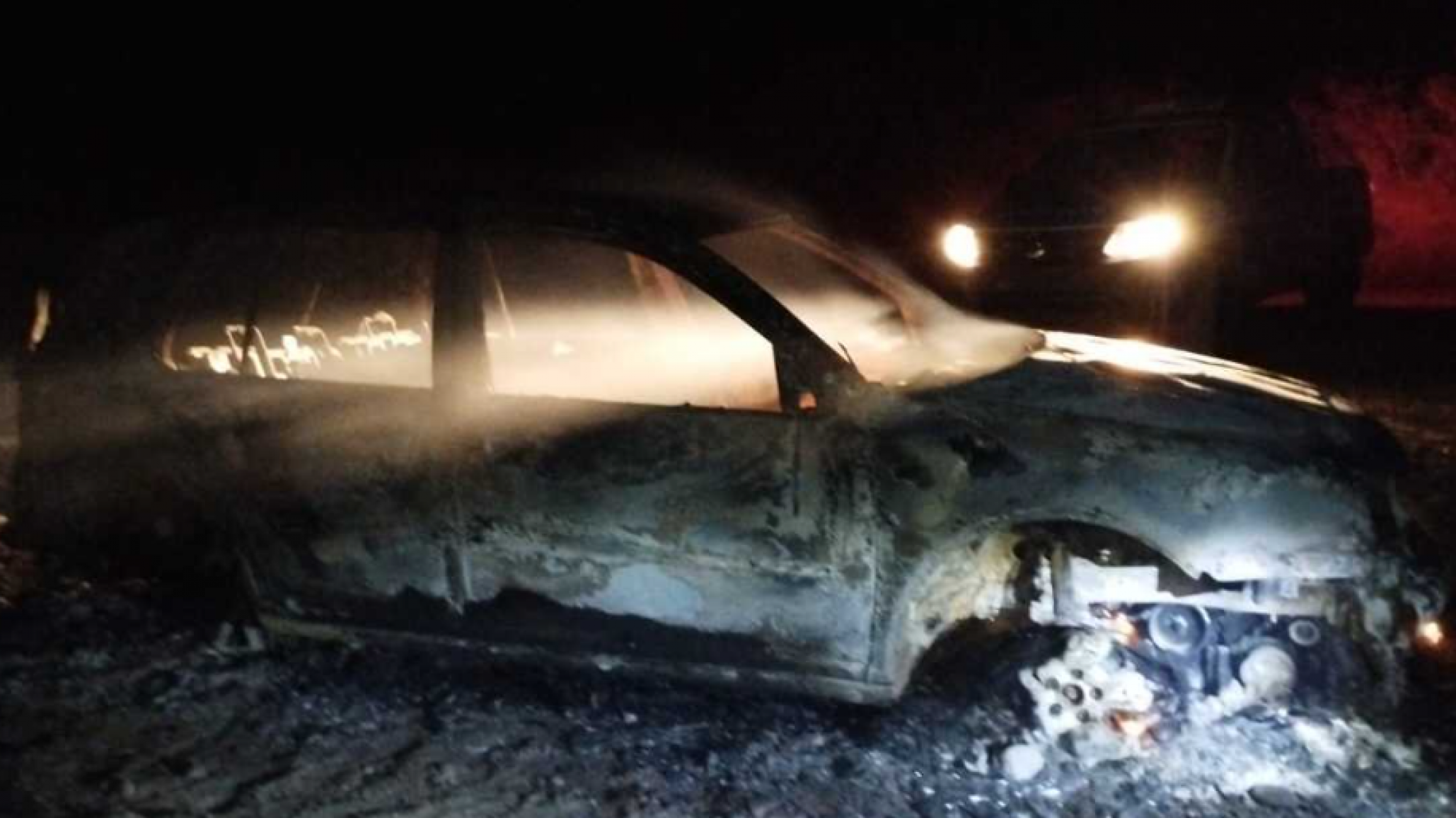 Incendio: dejó el auto con una rueda desinflada y al regresar estaba en llamas