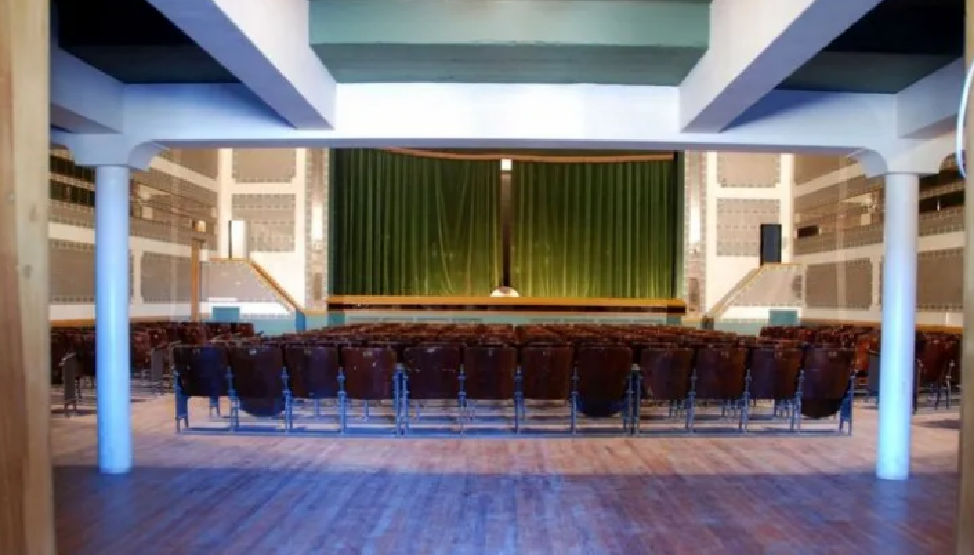 El Teatro Astra celebra sus 100 años con la proyección de "El Desierto" y eventos culturales: "Vale la pena ver esta linda película"