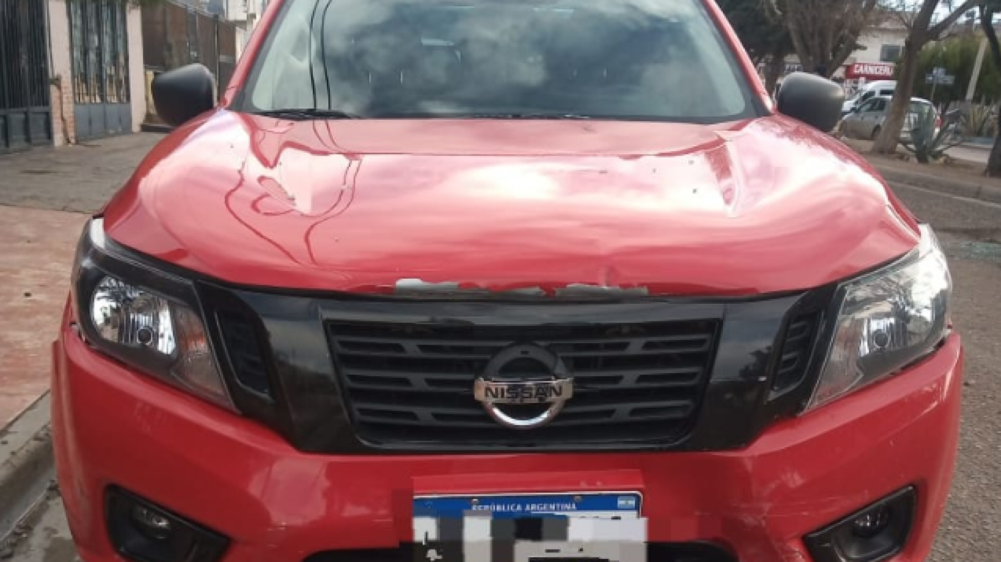 Hubo un choque y una conductora debió ser trasladada de forma particular al Hospital