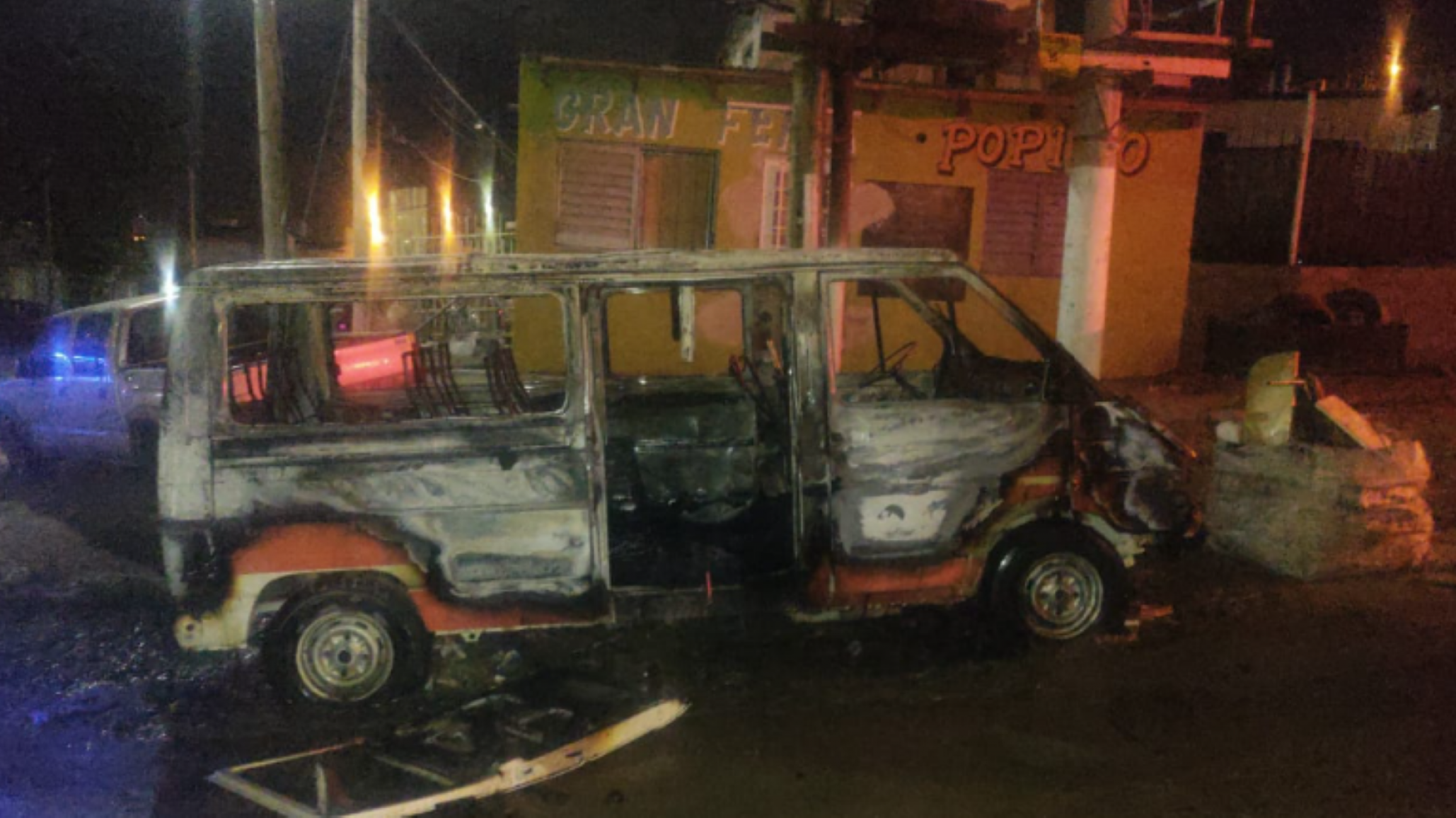 Incendio: una antigua trafic escolar quedó en llamas