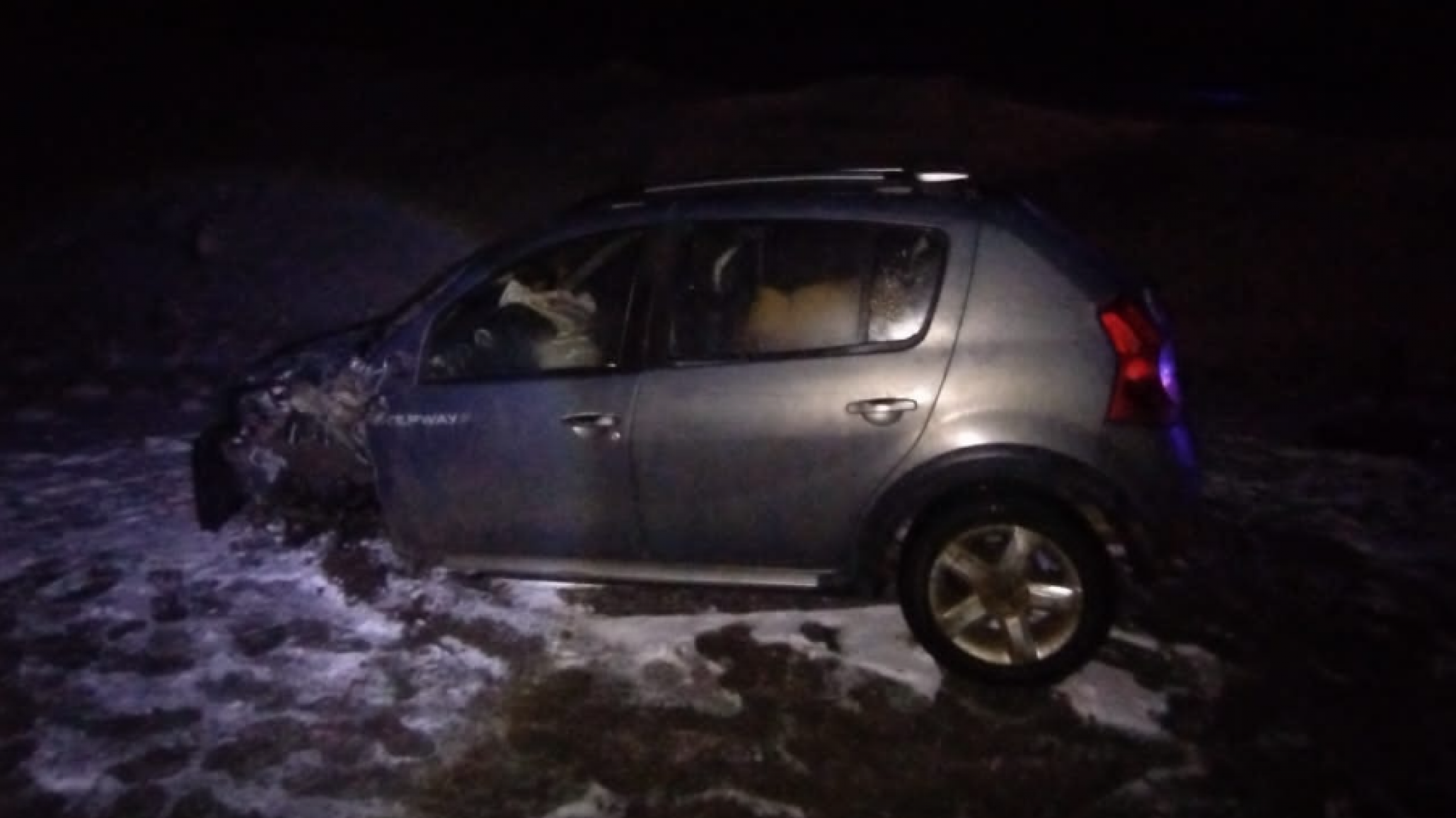 Matrimonio y su bebé quedaron heridos tras chocar contra un camión