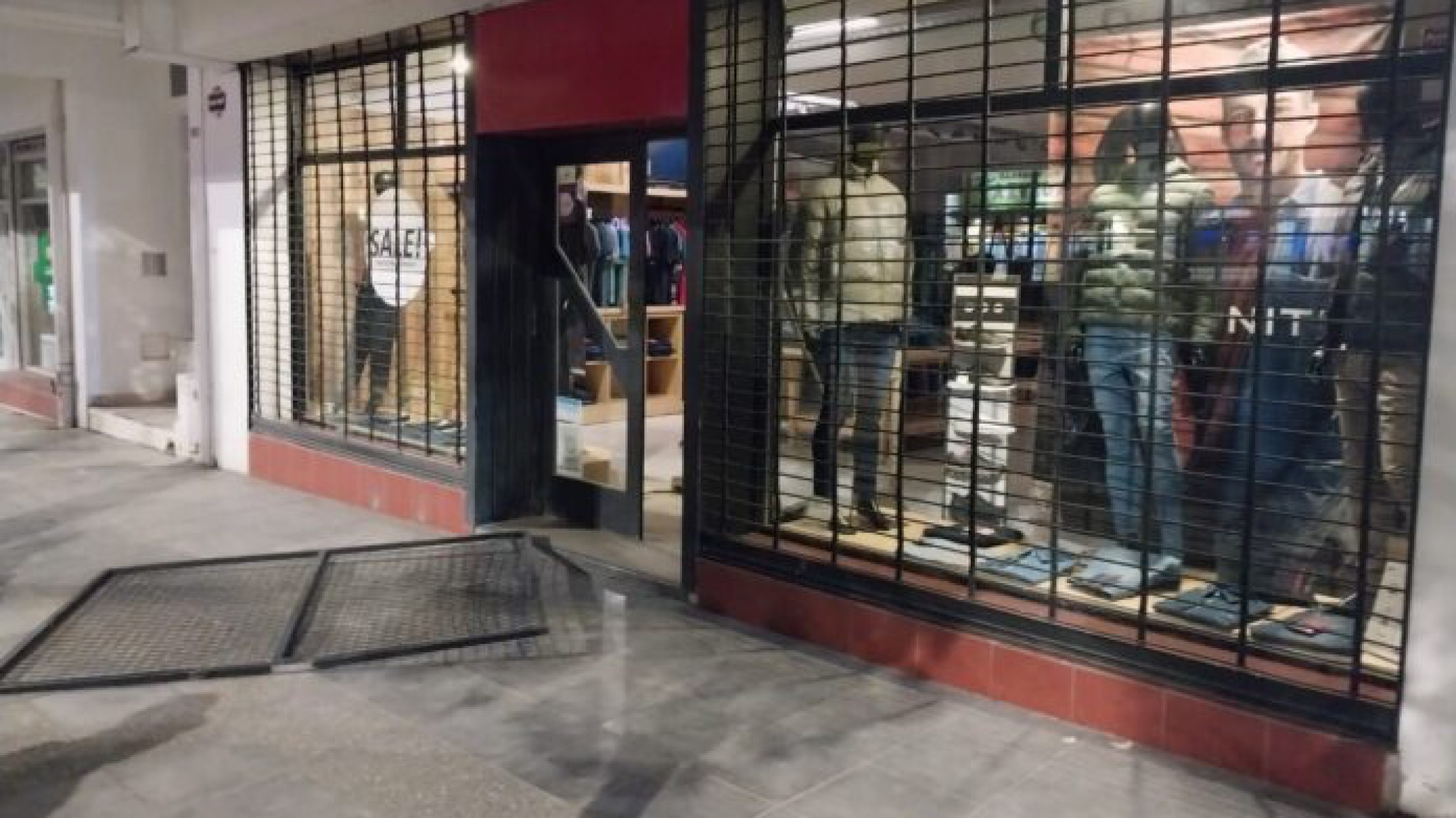 Robaron prendas de local “tenían llave para ingresar”