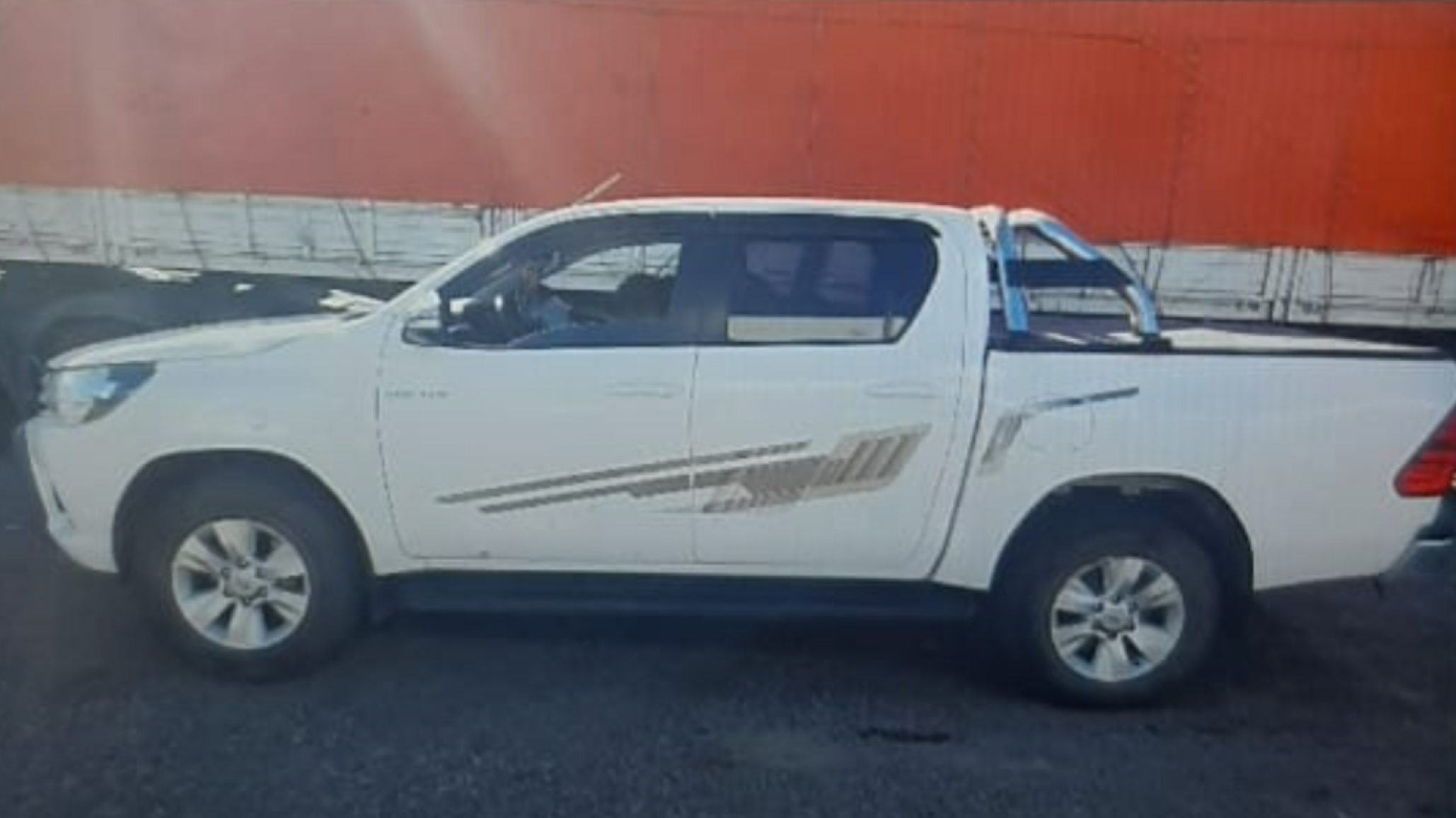 Le robaron la camioneta que dejó estacionada en el centro