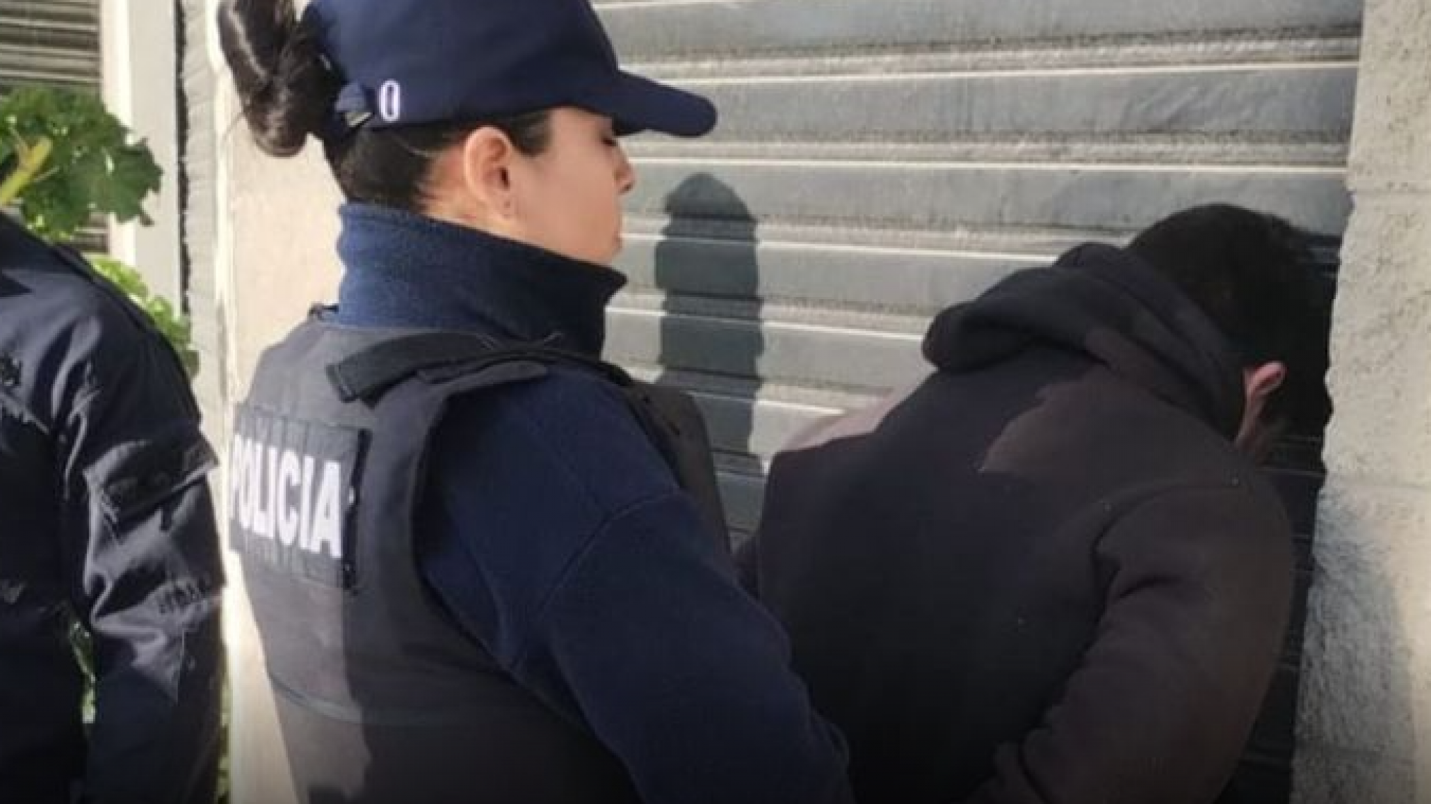 Intentó robar una camioneta con un inhibidor y quedó detenido