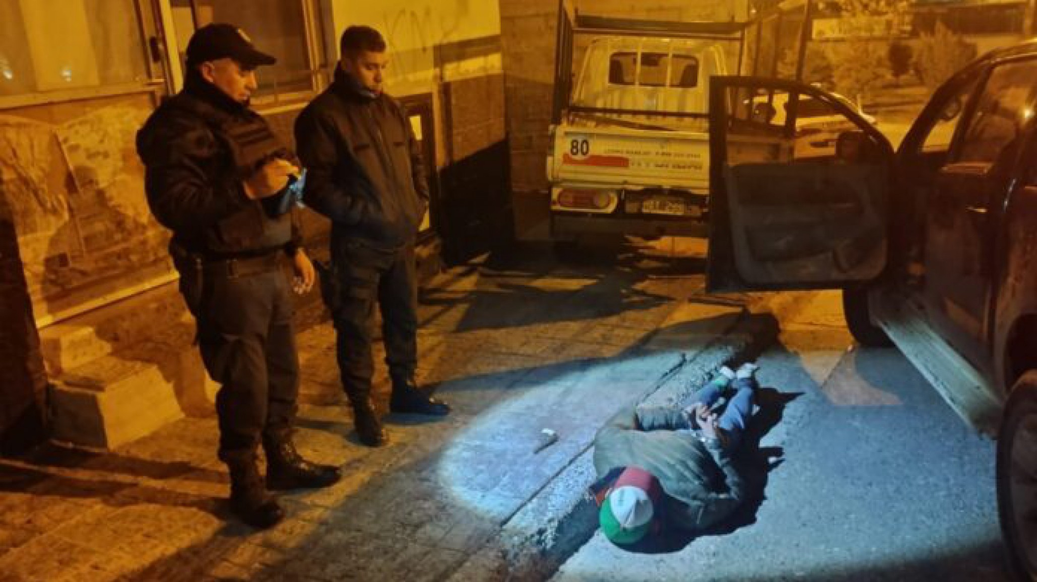 Conductor quedó detenido: “iba en su camioneta con un arma”