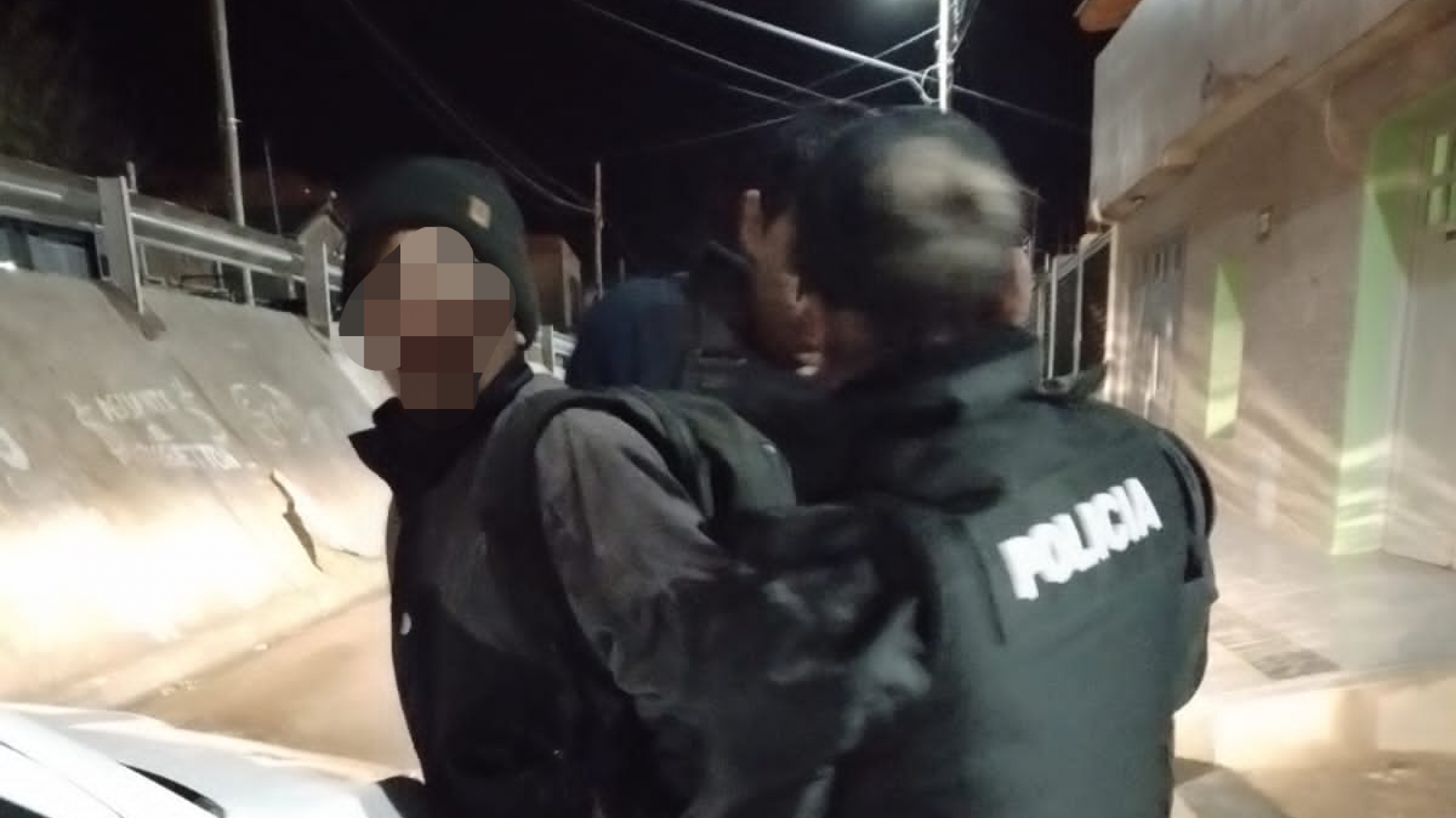 Iba caminando y terminó detenido por contar con pedido de captura