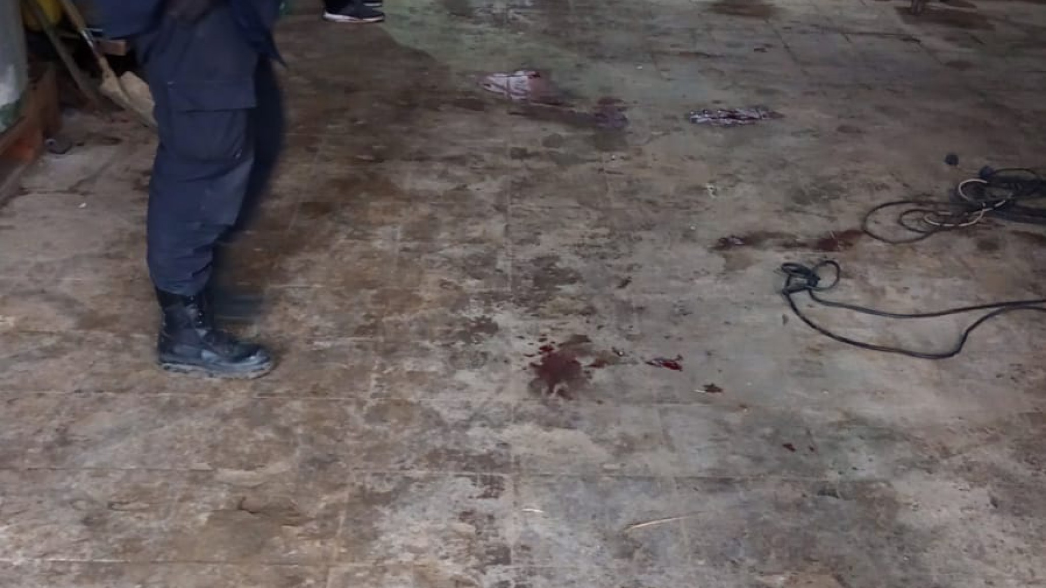 Ladrón rompió ventana de casa para entrar y el dueño y un vecino lo golpearon