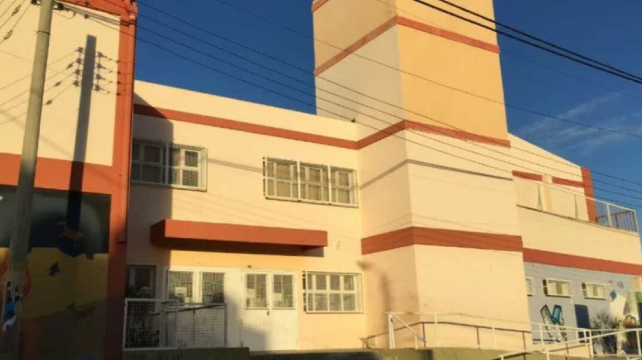 En abrazo simbólico los Padres de Escuela 745 reclaman vuelta a clases